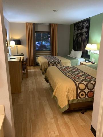 Queen Room with Two Queen Beds - Non-Smoking - Photo 1