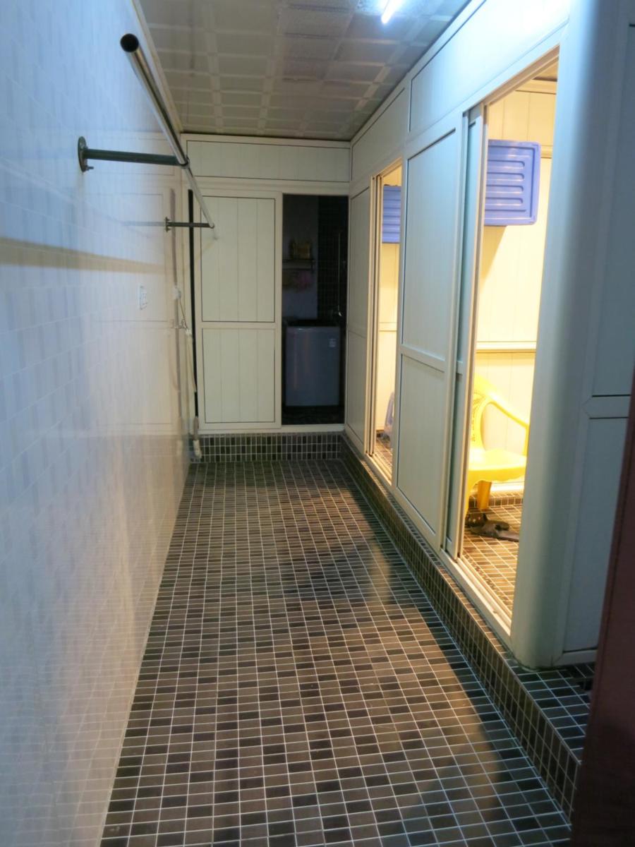 Economy Triple Room with Shared Bathroom photo 3