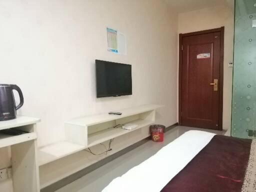 Standard King Room photo 2