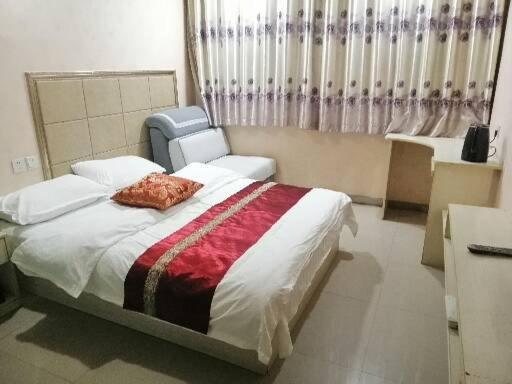 Standard King Room photo 3