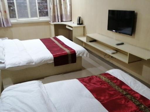 Economy Triple Room with Shared Bathroom photo 1