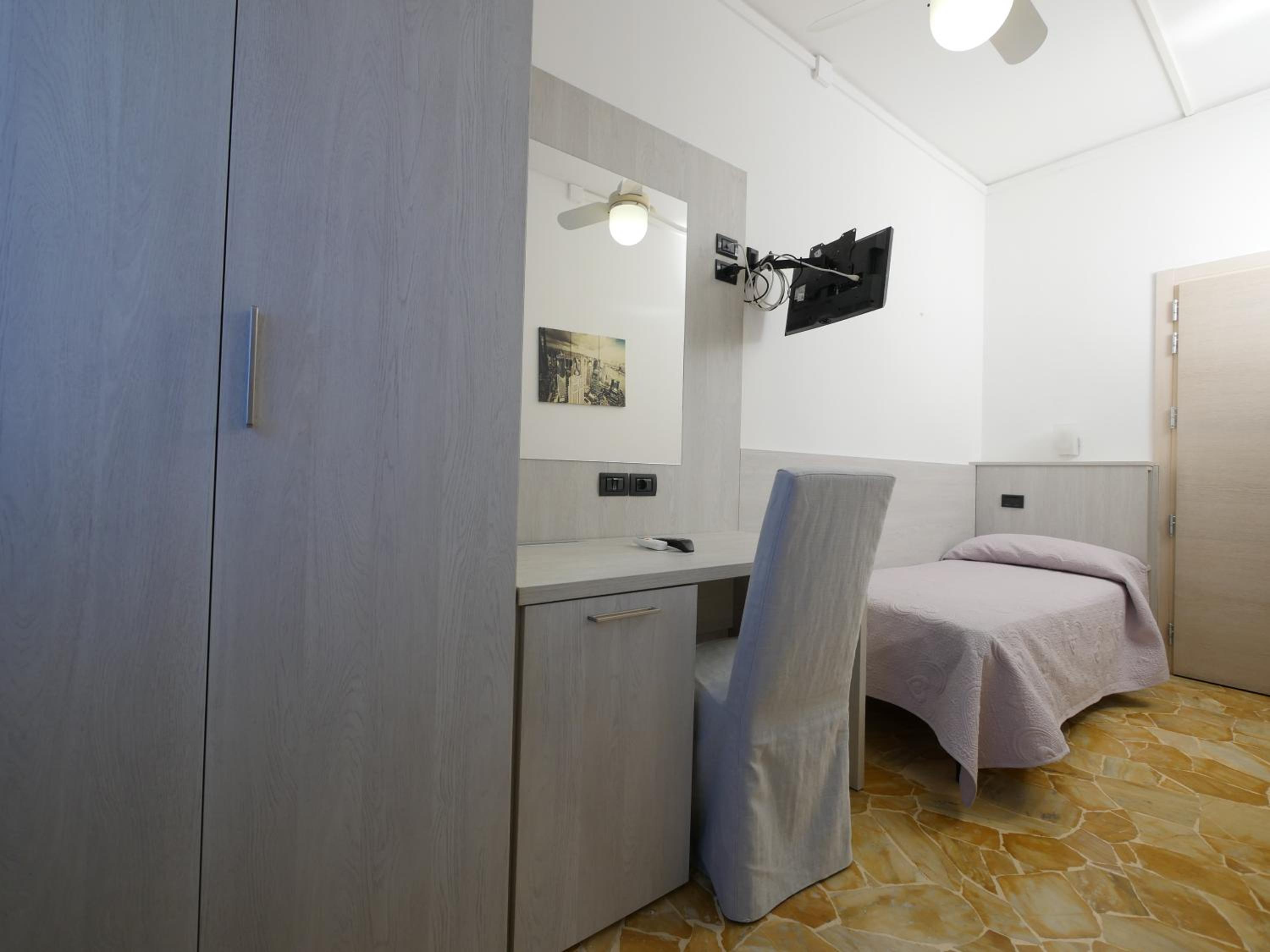 Single Room photo 2