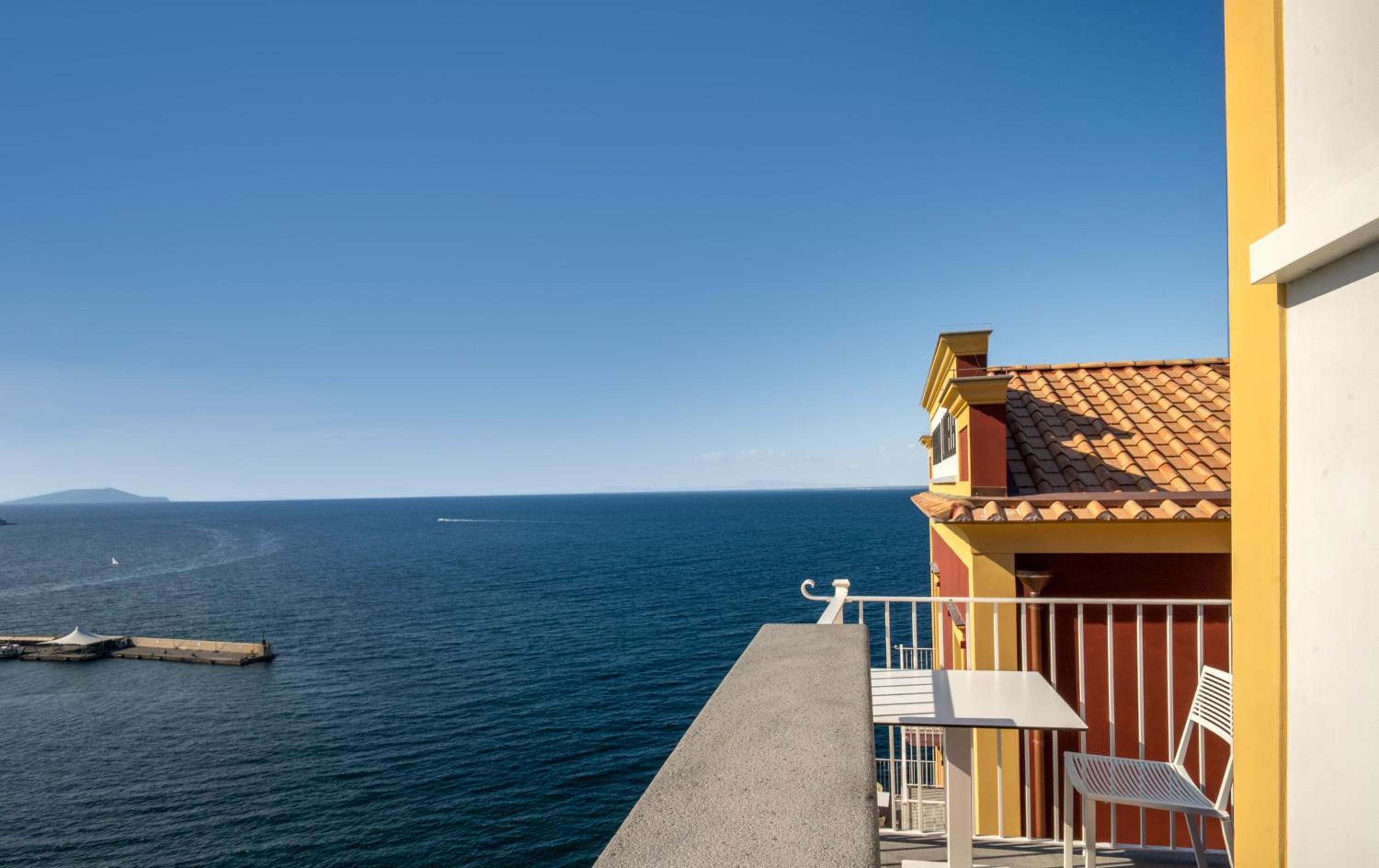 Deluxe Double or Twin Room with Sea View - Photo 4