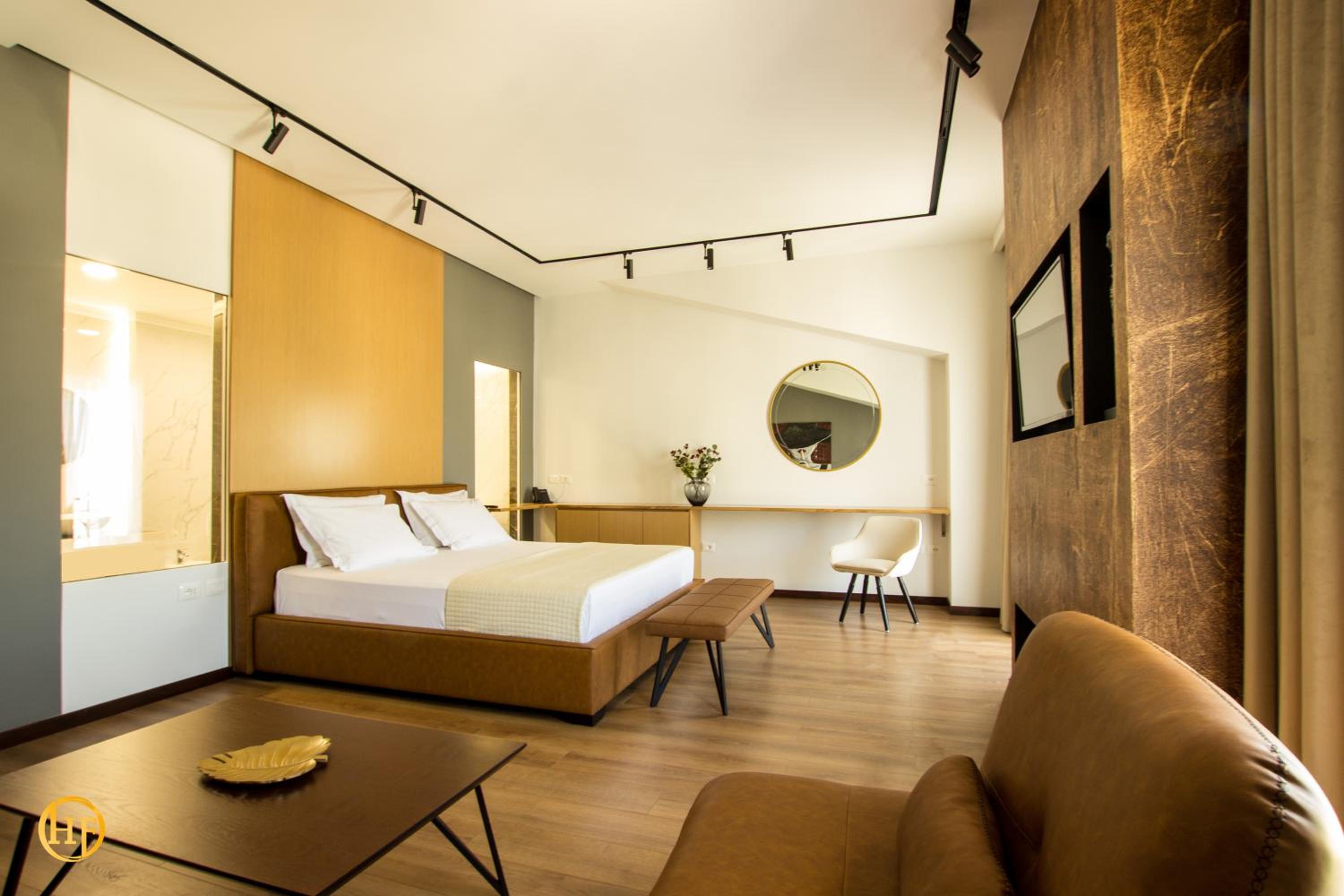 Deluxe King Suite