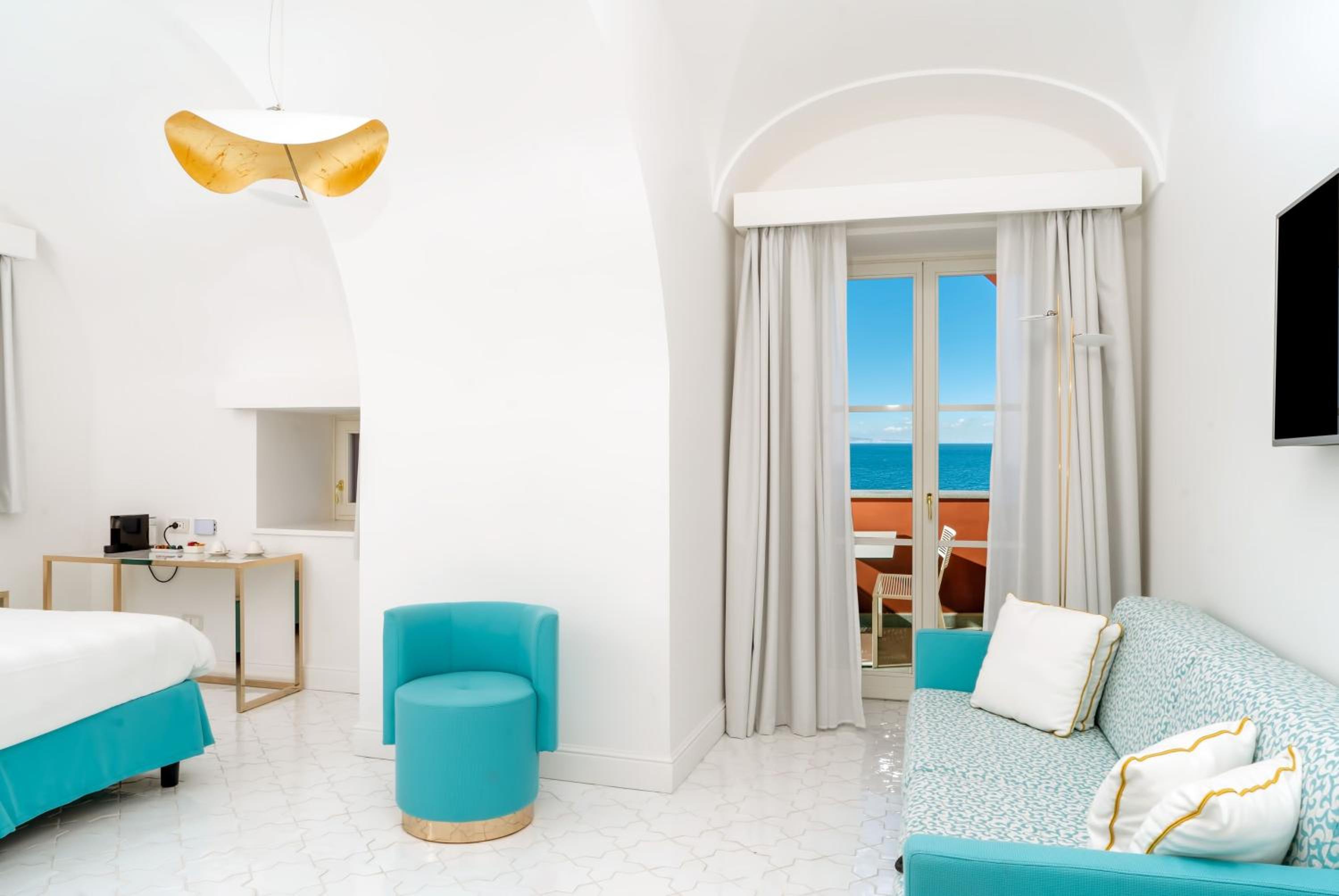 Superior Deluxe Sea View - Photo 1