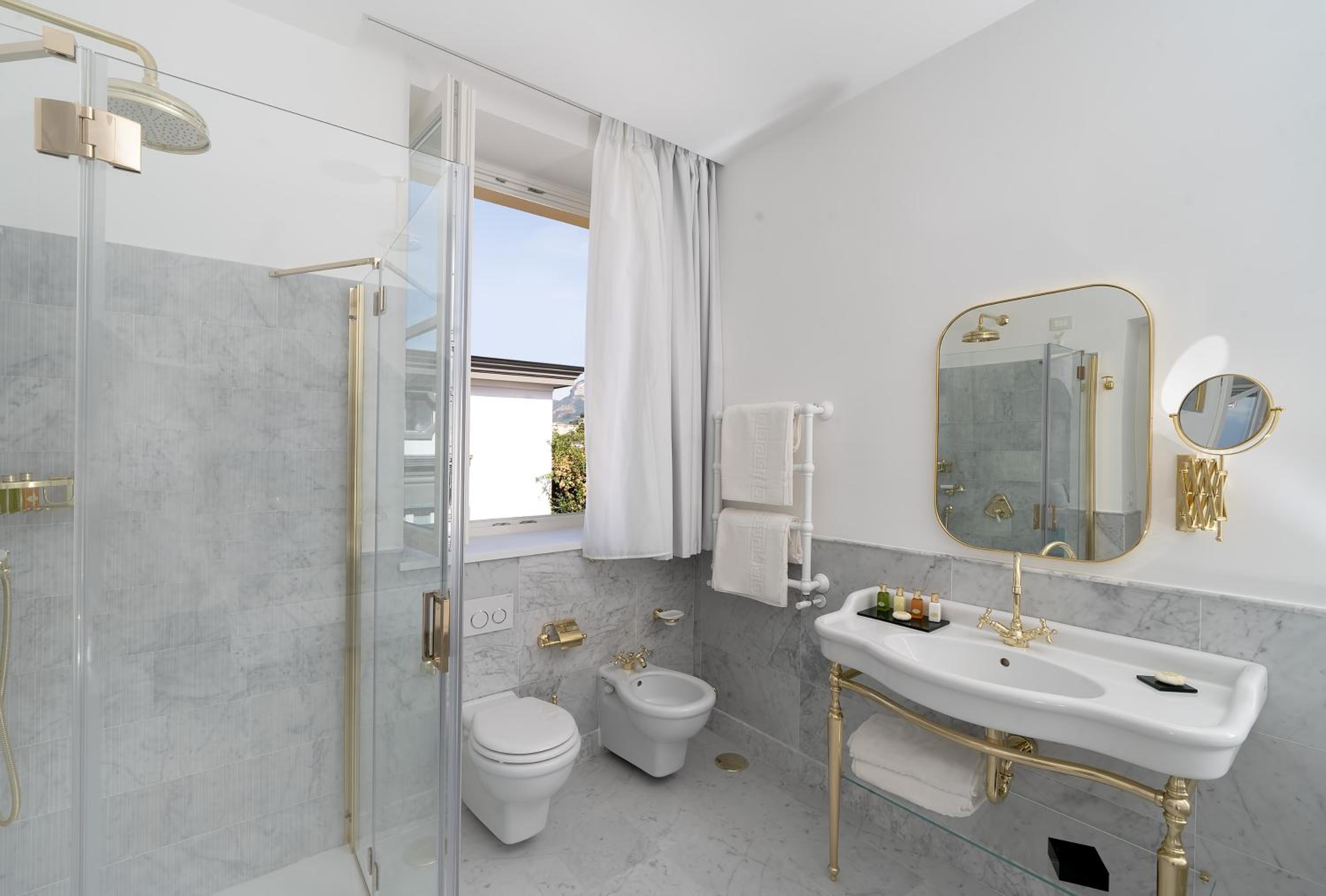Junior Suite with Balcony Sea View - Photo 6