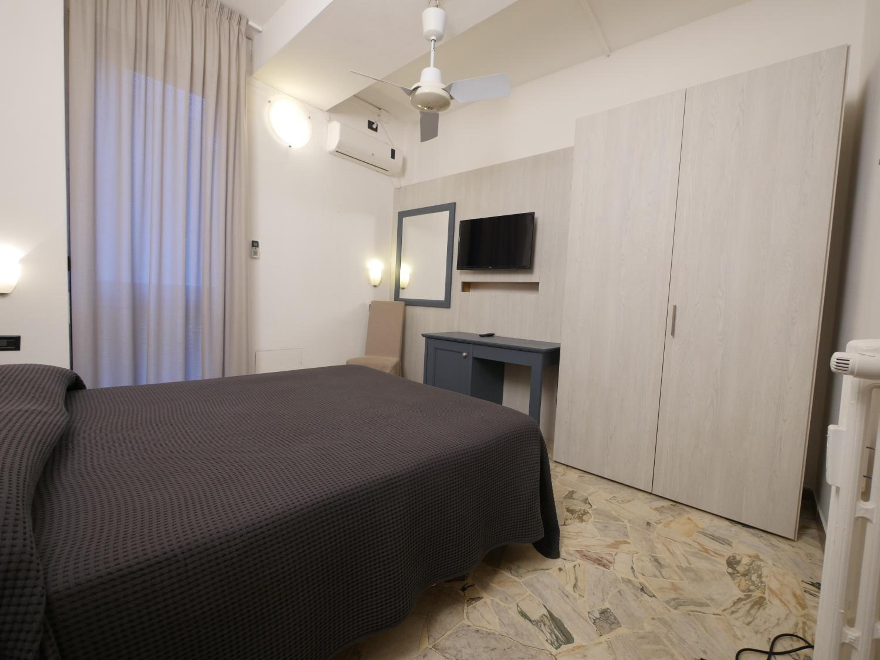 Double or Twin Room photo 3
