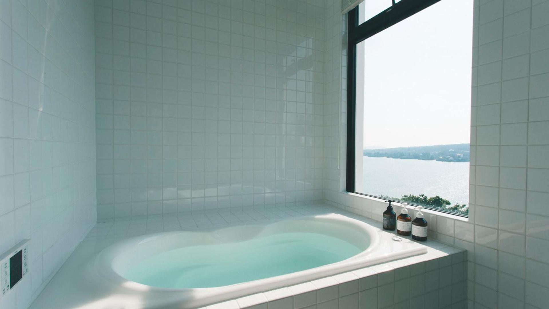 Junior Suite with Ocean View - Photo 6