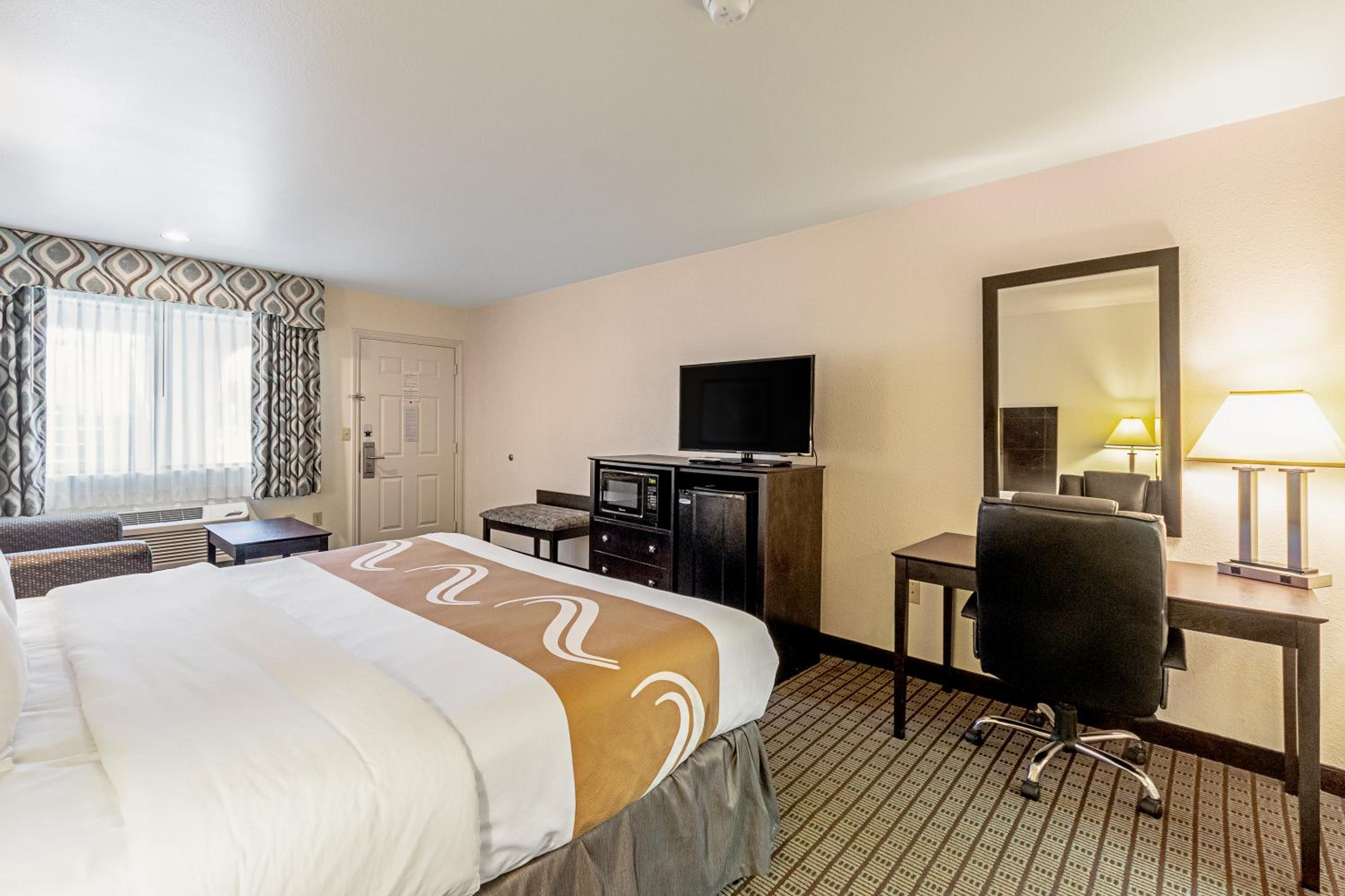 Deluxe King Room - Non-Smoking photo 1