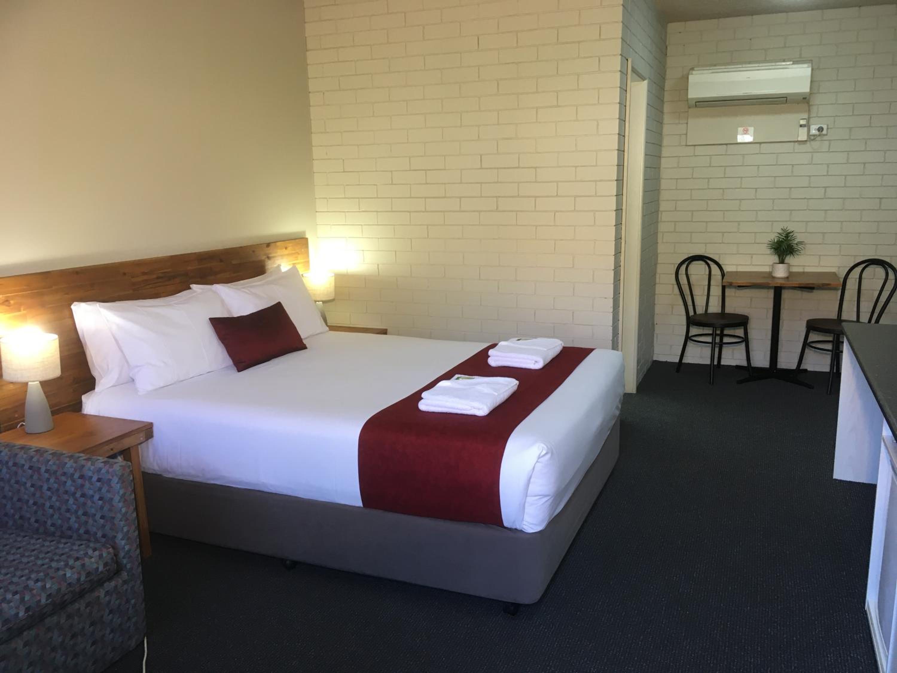 Queen Room photo 1