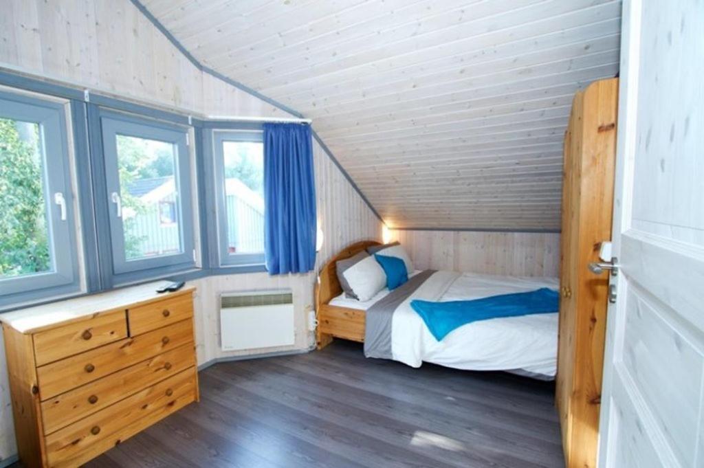 Three-Bedroom House photo 2