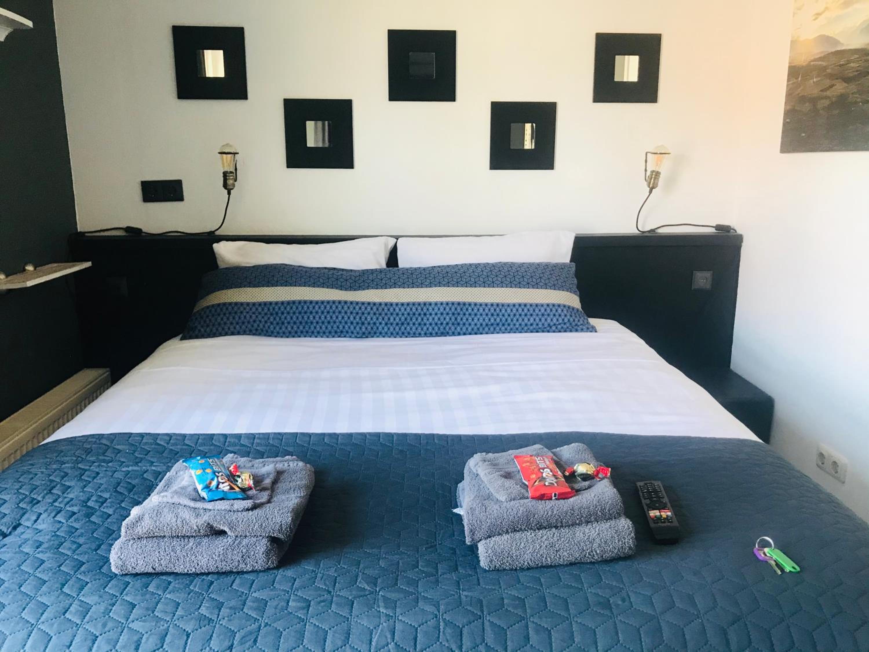Deluxe King Room photo 1