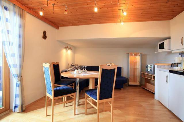 One-Bedroom Apartment with Private External Bathroom photo 2