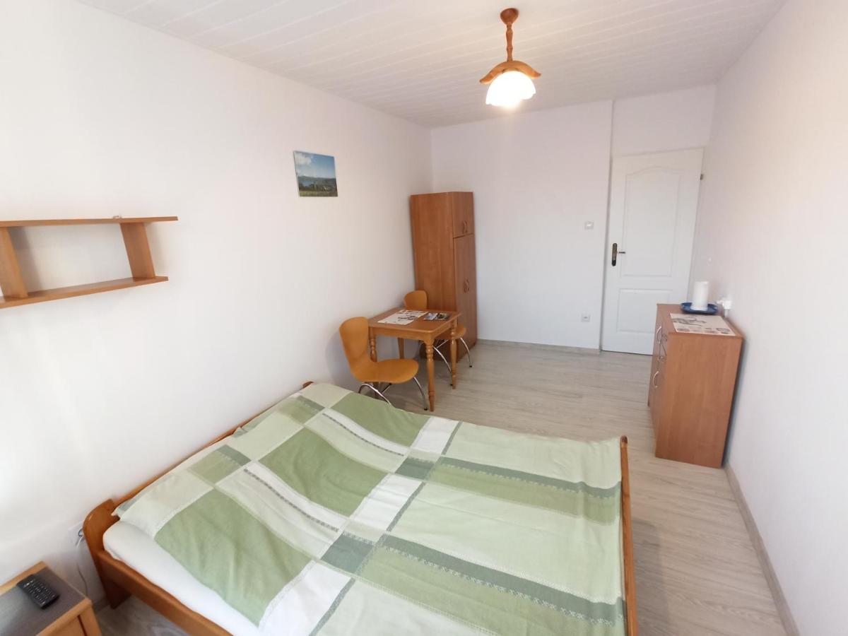 Double Room with Shared Bathroom photo 3