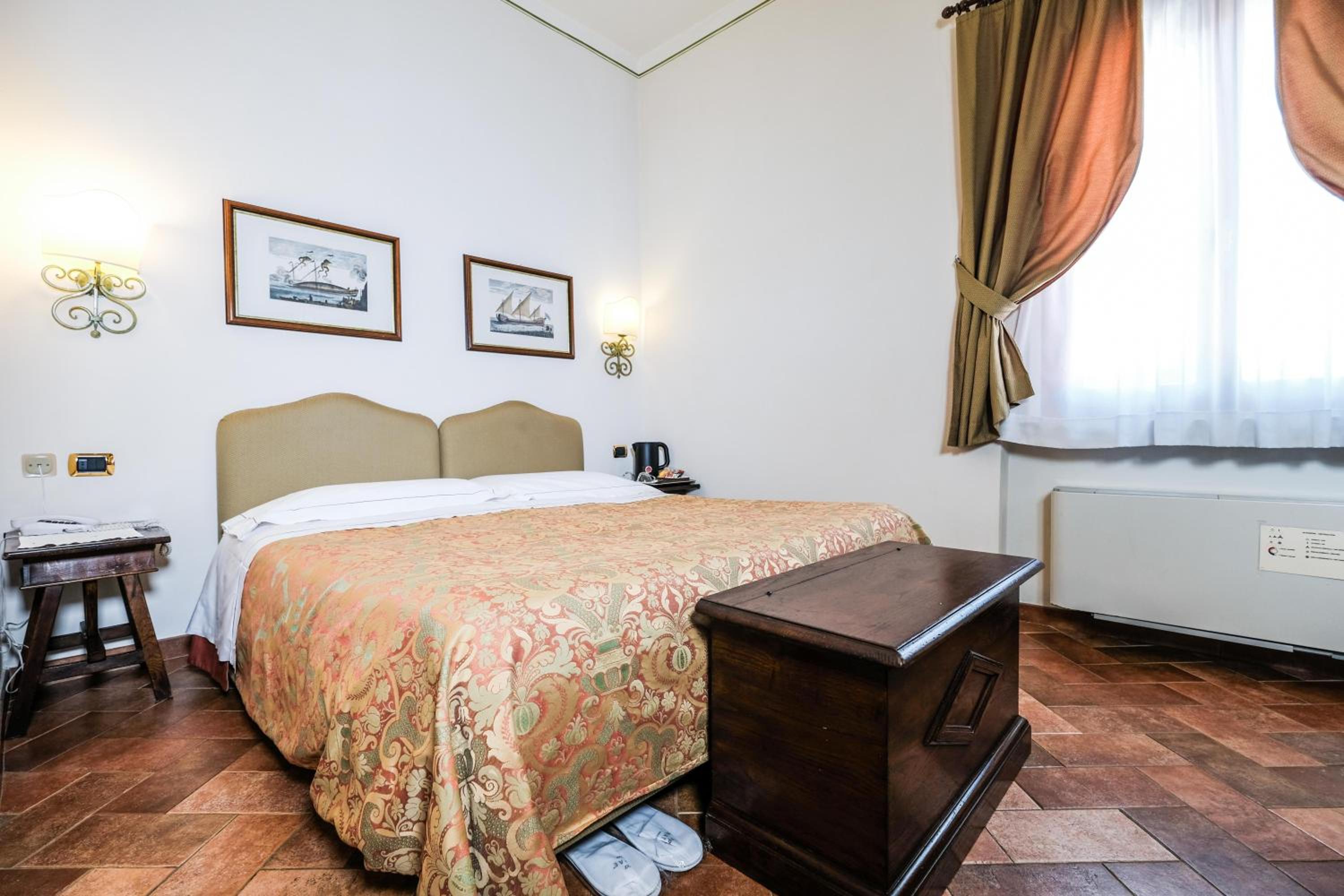 Double Room - Photo 6