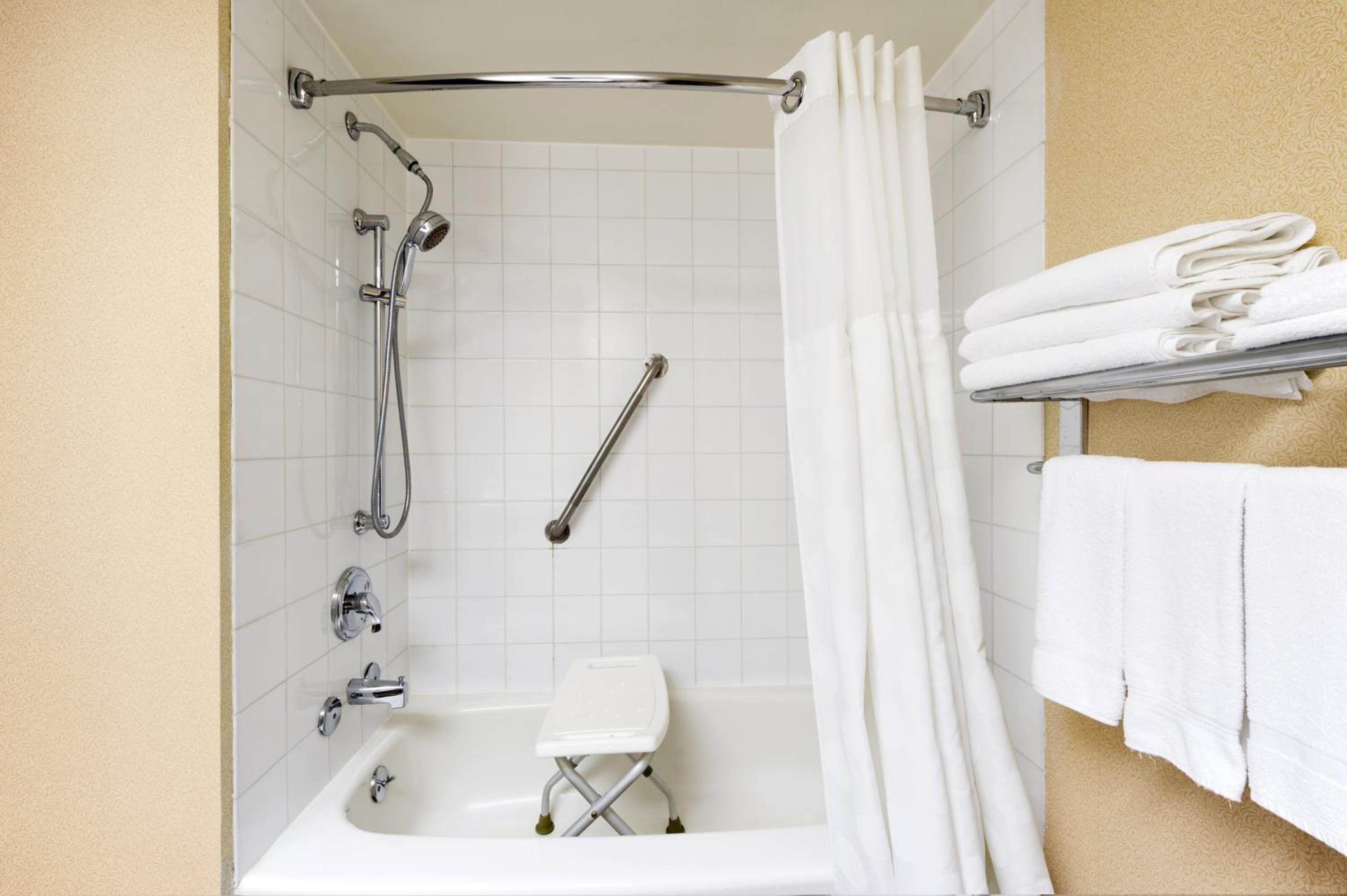Queen Room - Disability Access - Non-Smoking - Photo 2