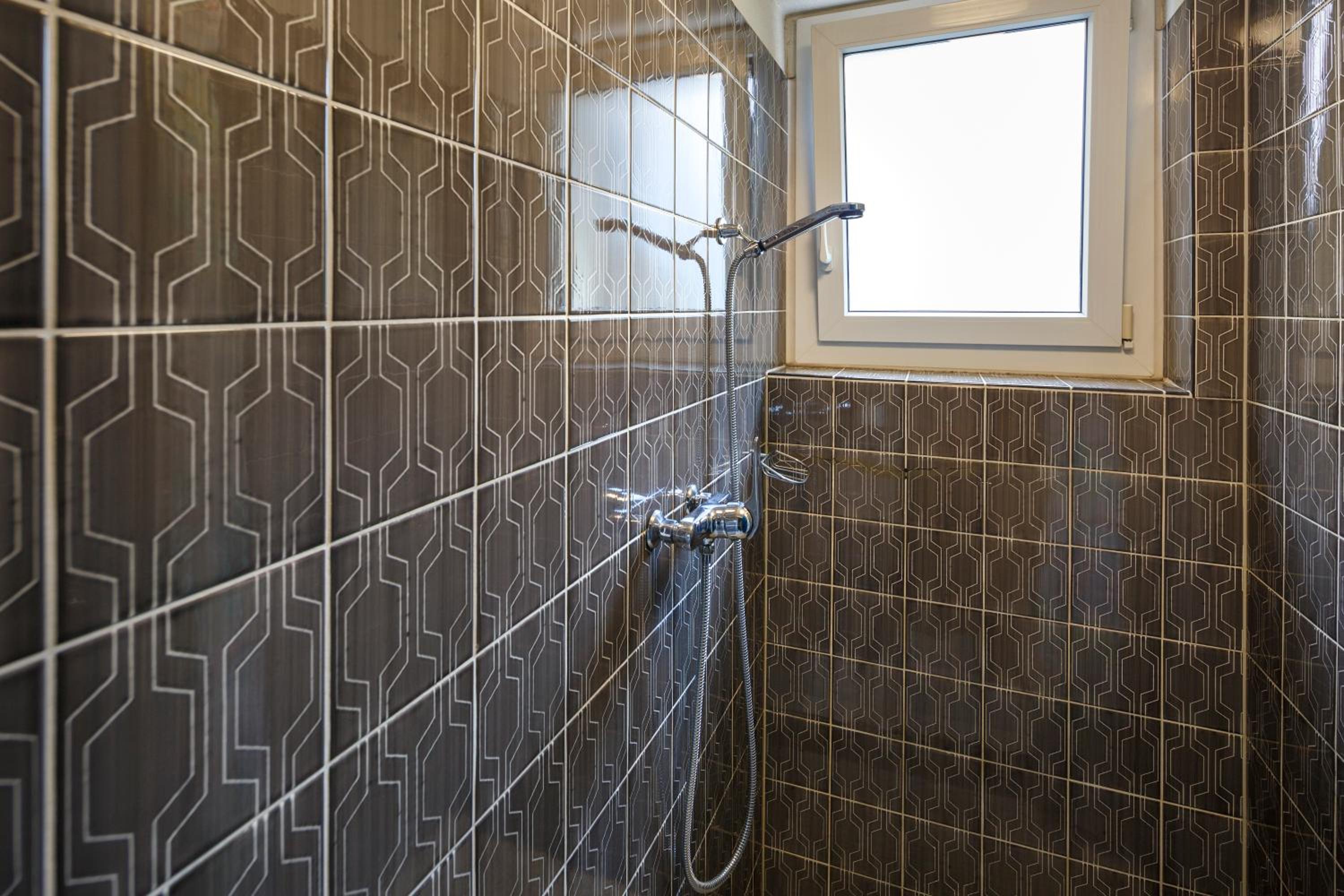 Single Room with Shared Bathroom photo 2