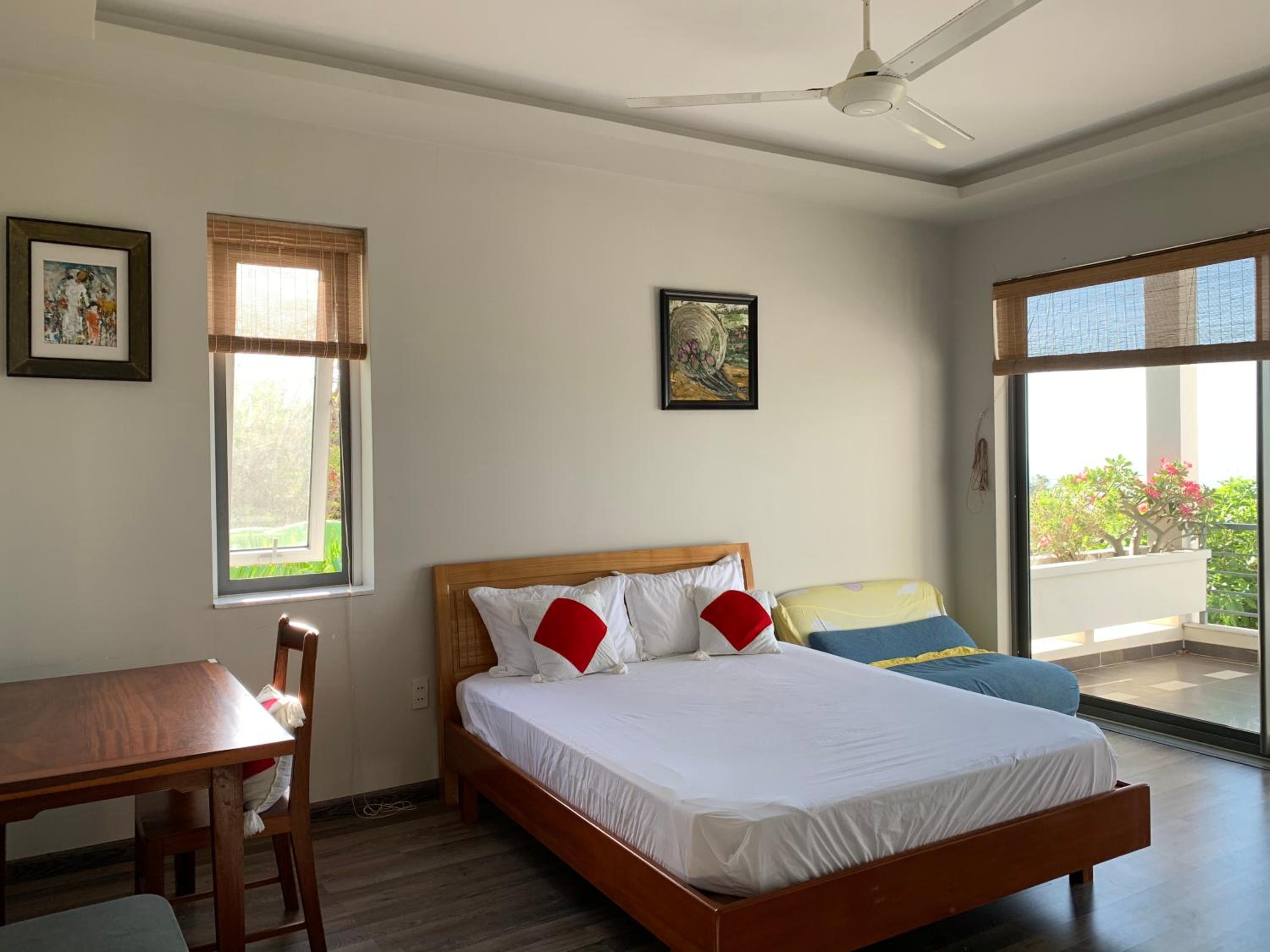 Deluxe Double Room with Balcony and Sea View