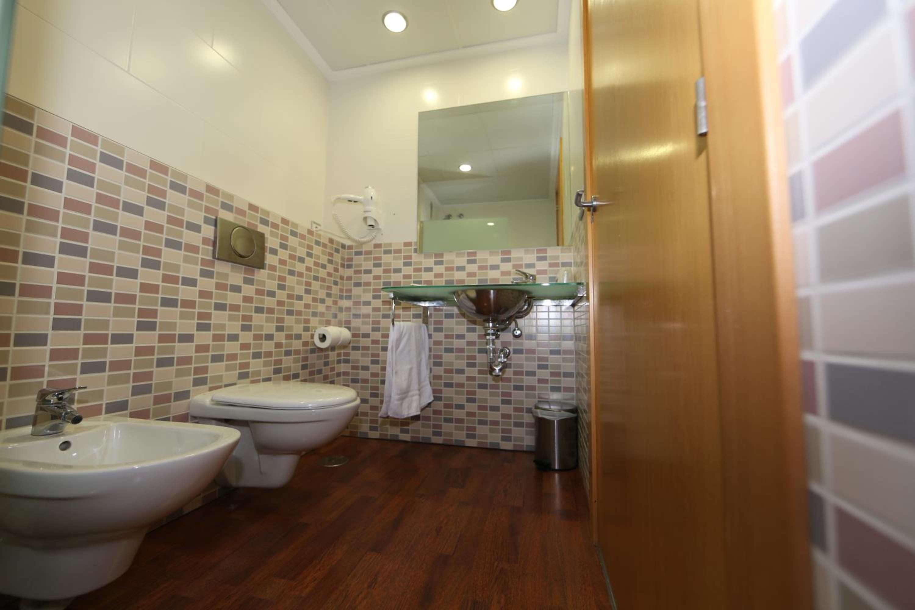 Double or Twin Room with Extra Bed photo 2