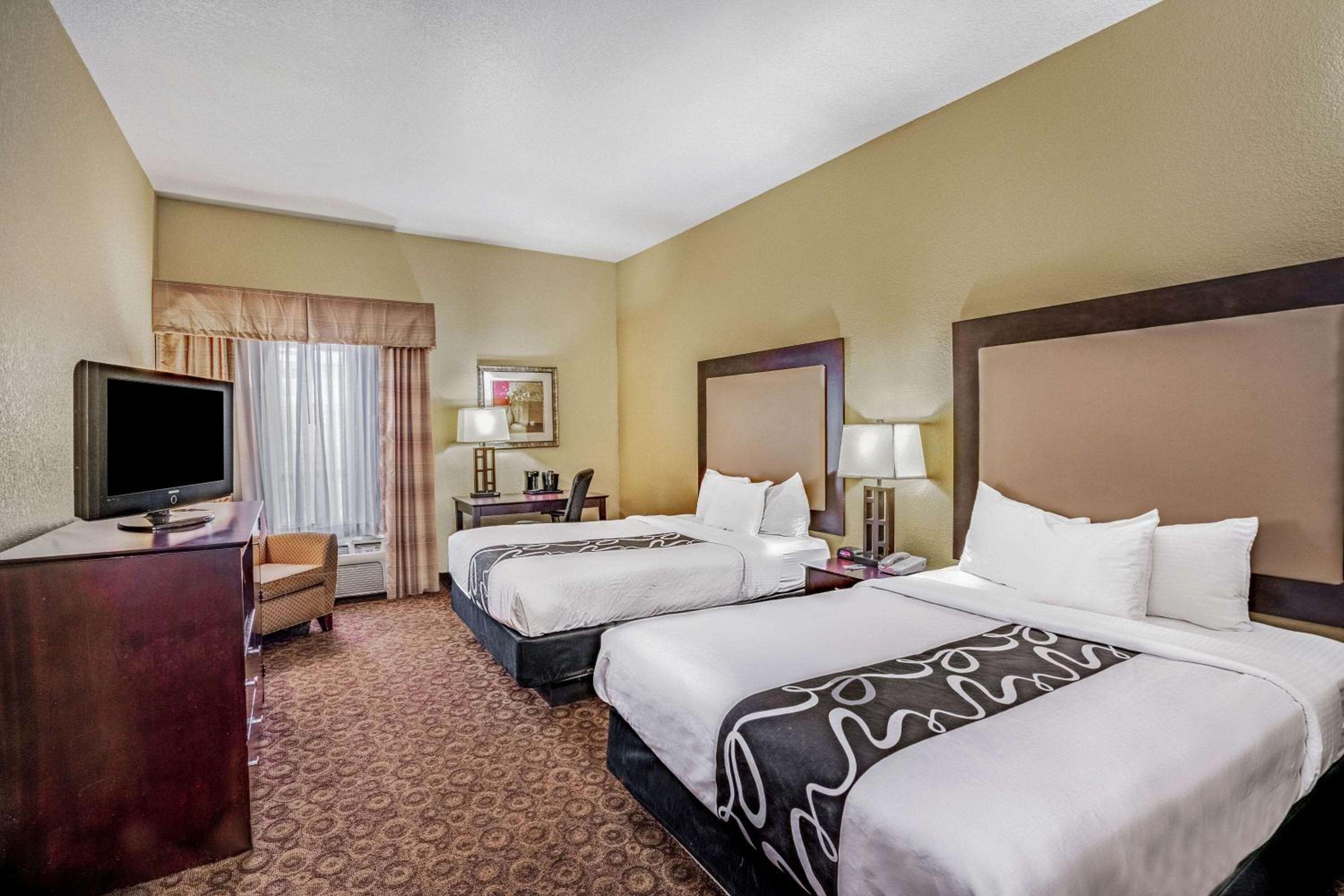 Deluxe Queen Room with Two Queen Beds - Photo 2