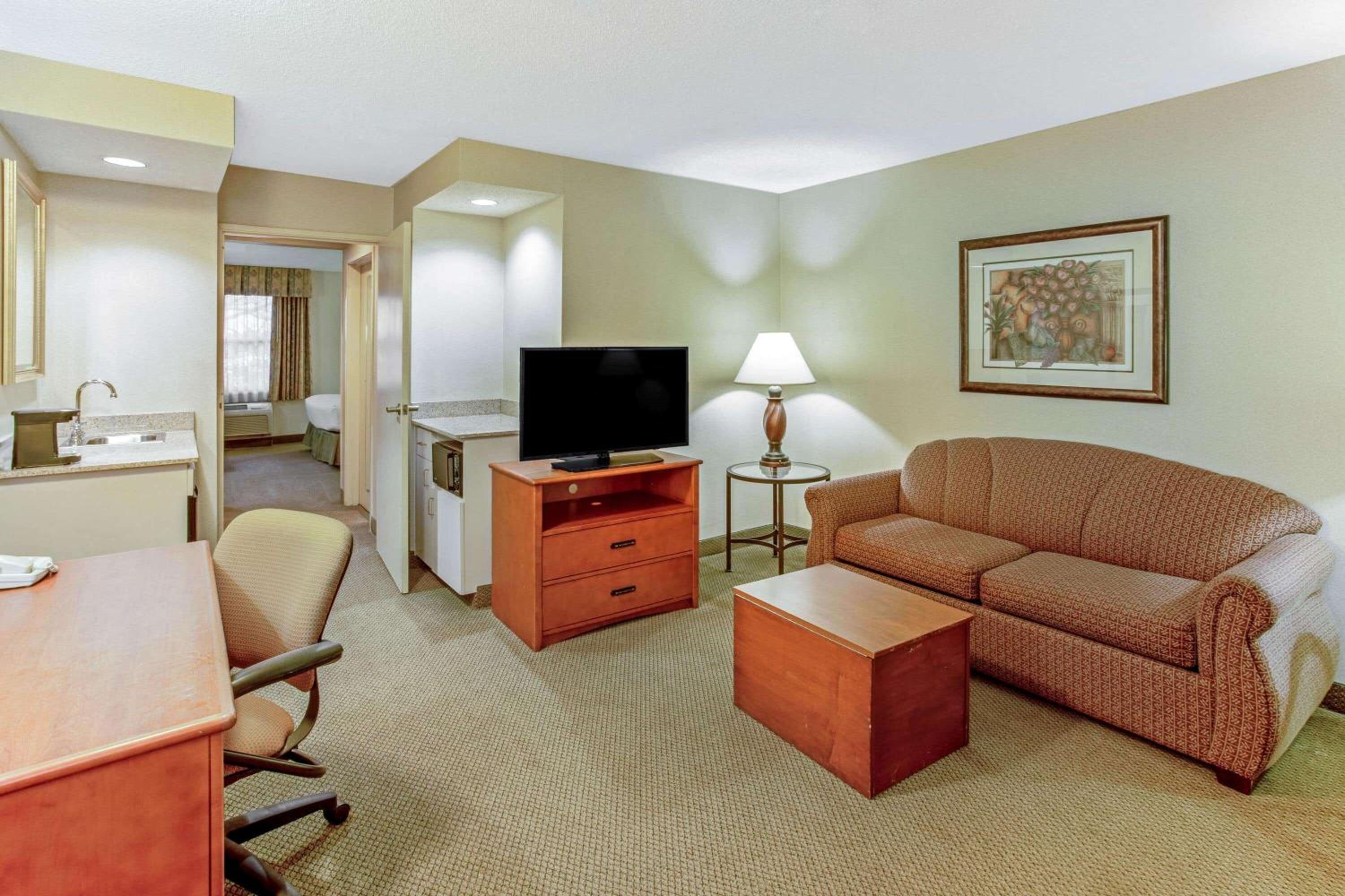One-Bedroom Suite with Two Double Beds - Non-Smoking - Photo 5