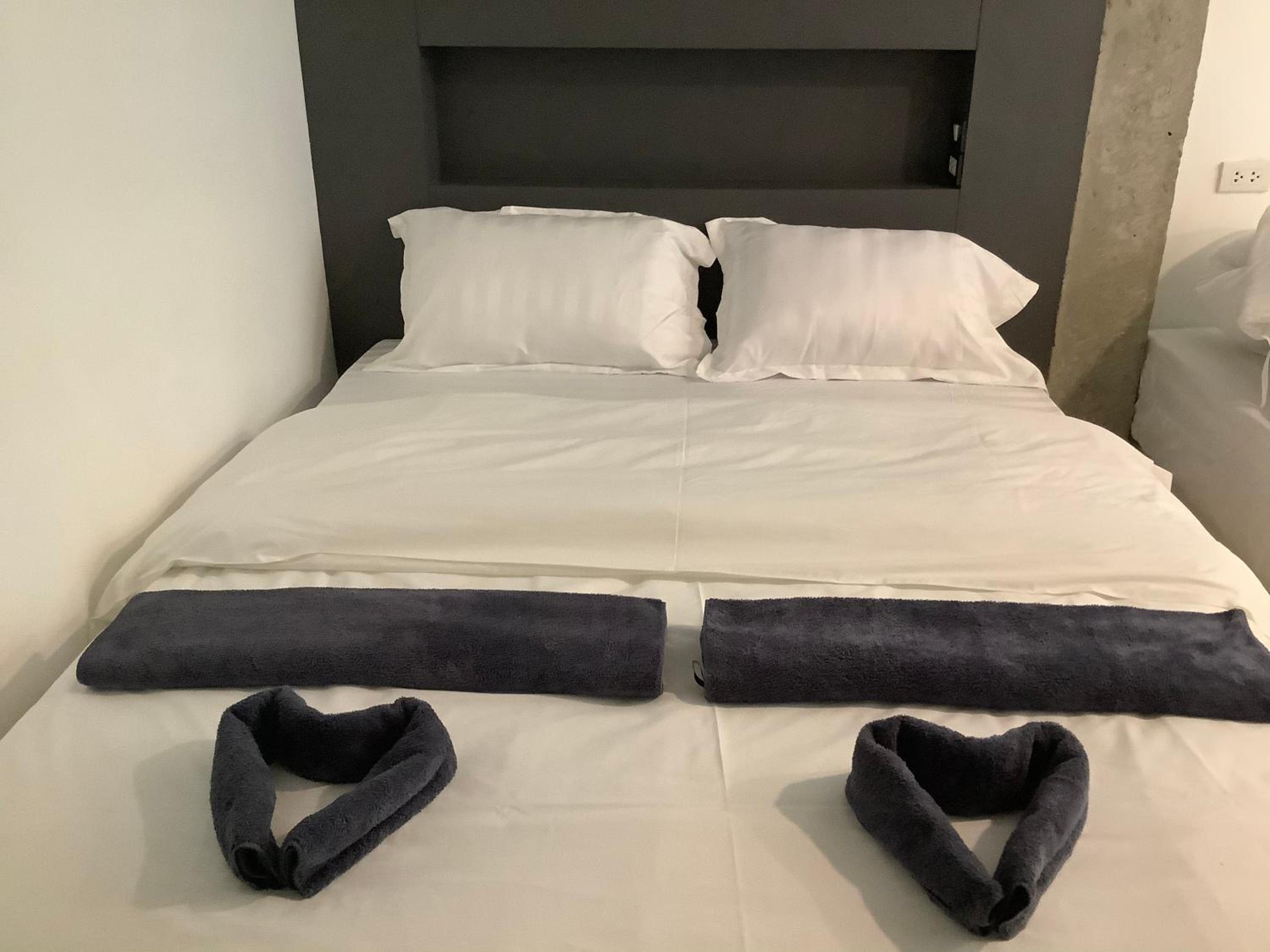 Budget Double Room - Photo 6