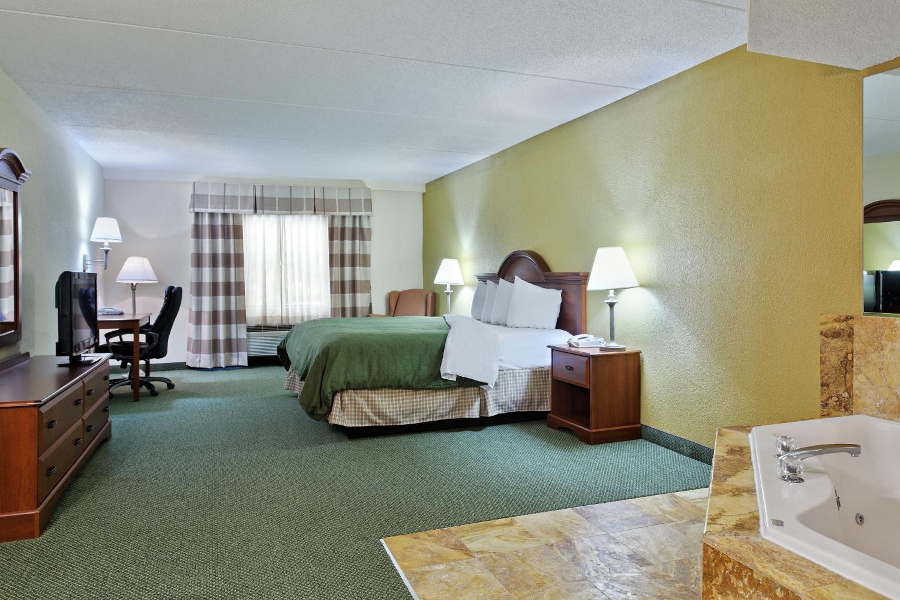 King Room with Spa Bath - Photo 2