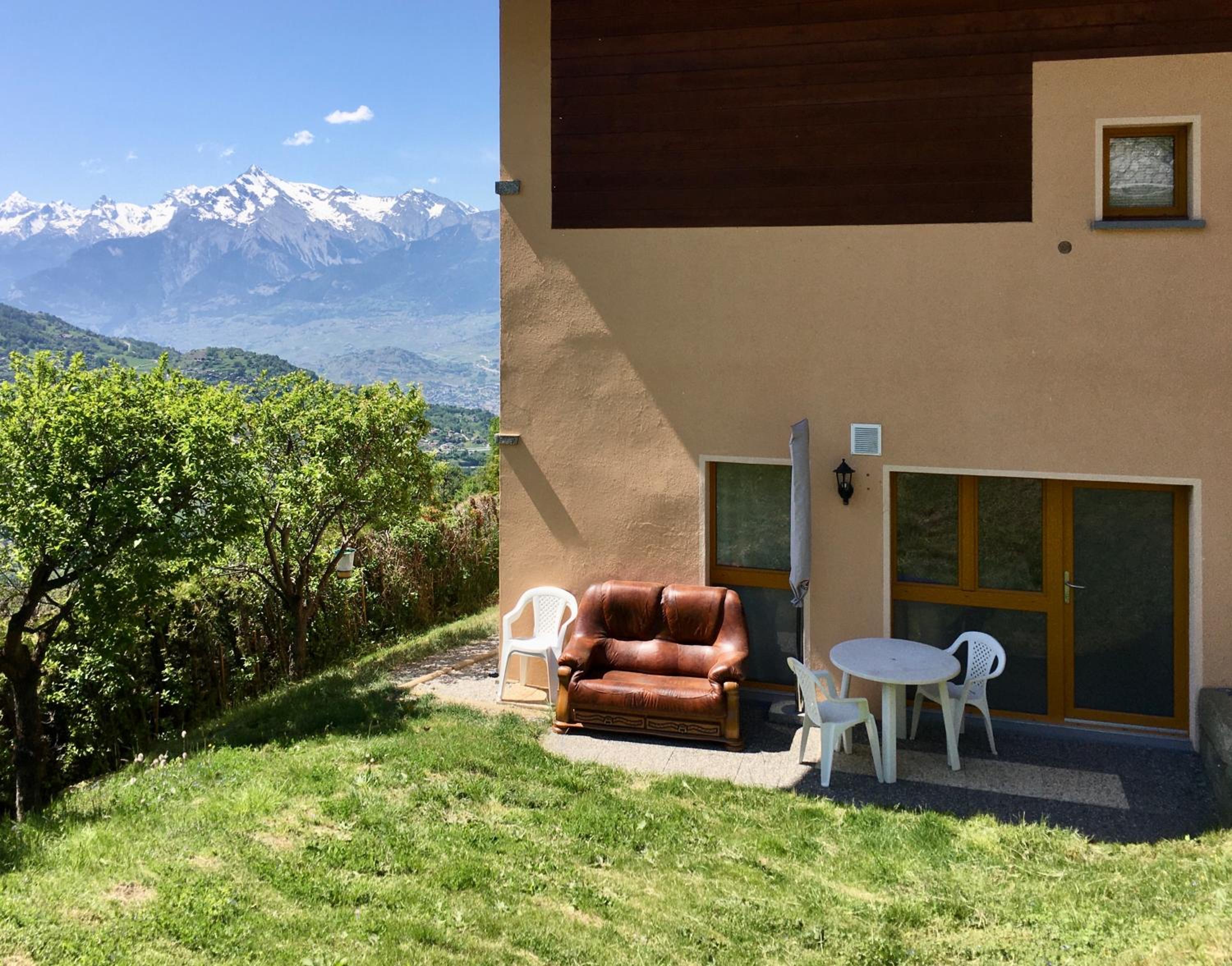 One-Bedroom Apartment with Terrace photo 2