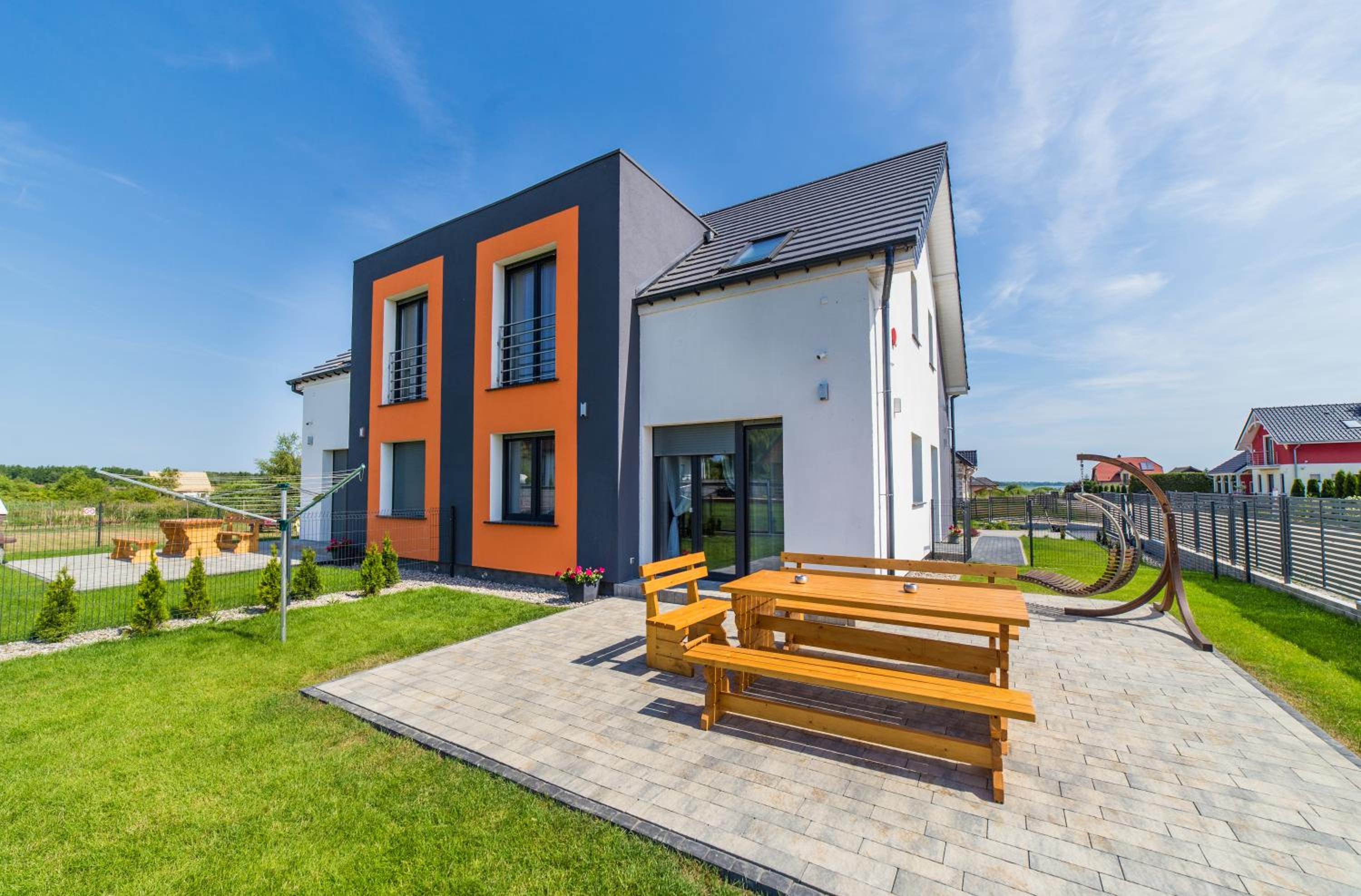 Five-Bedroom House - Photo 25