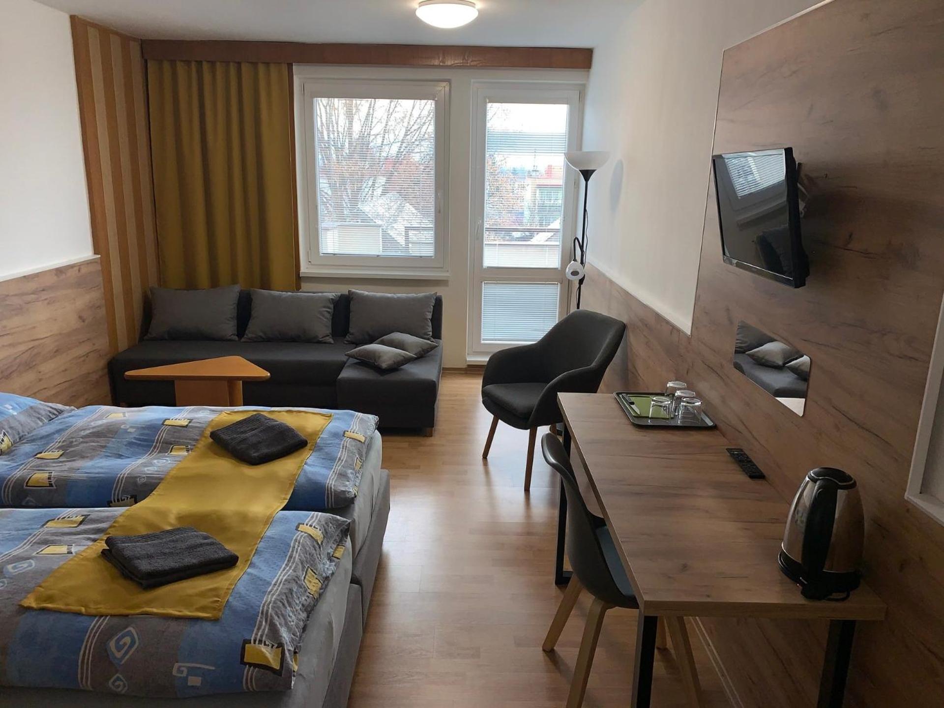 Double or Twin Room with Balcony - Photo 9
