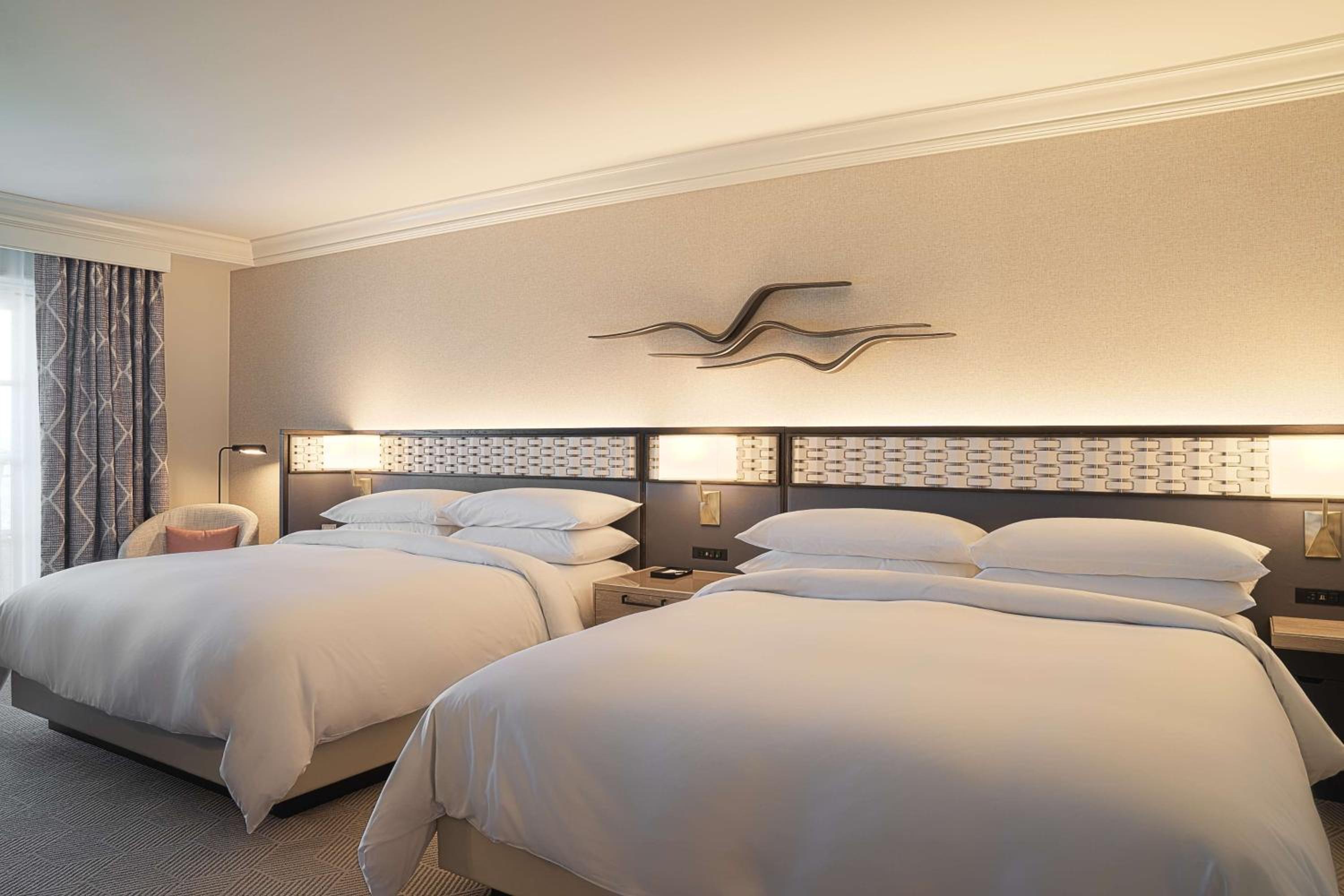King Room with Two King Beds photo 3