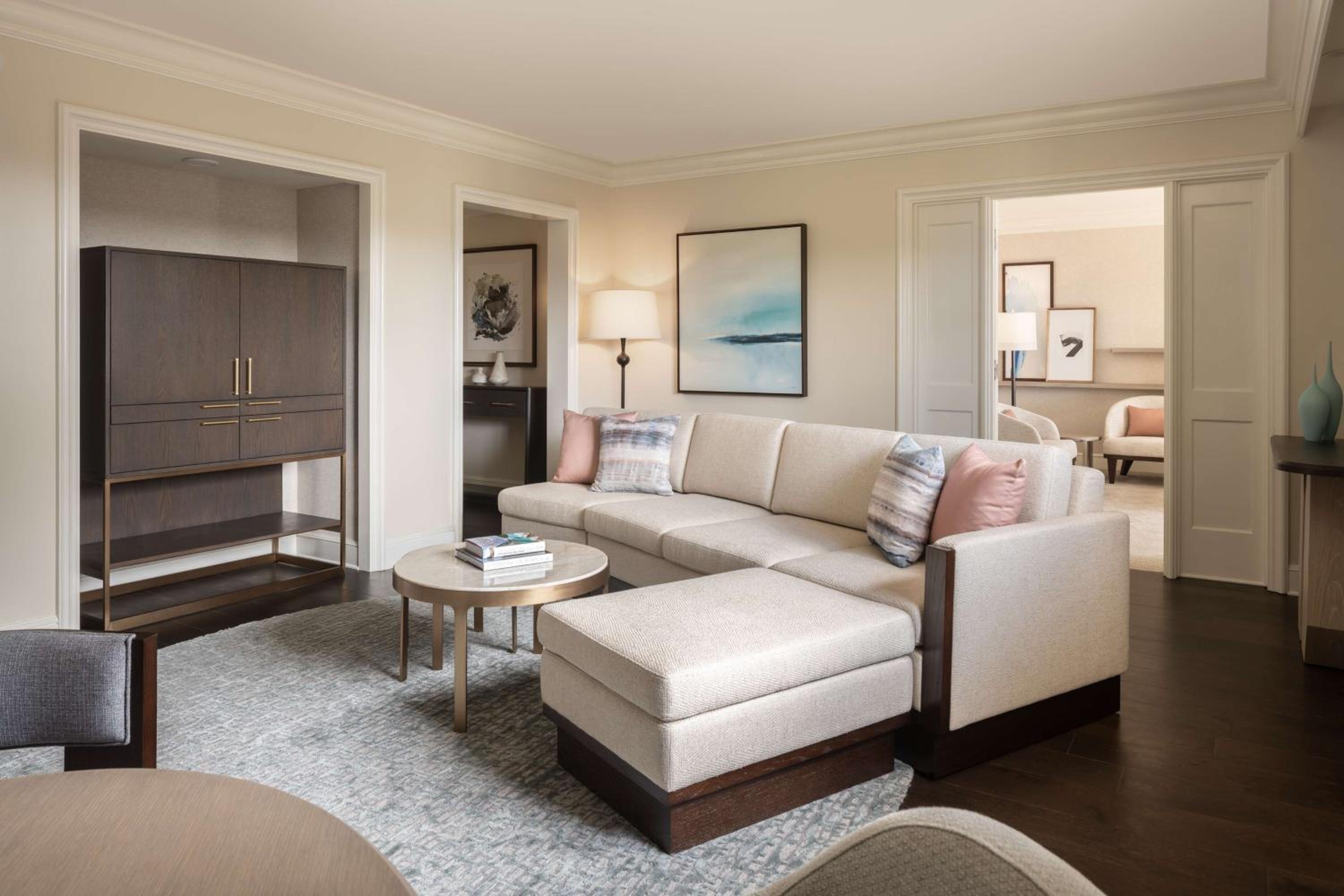 Pool Suite photo 1