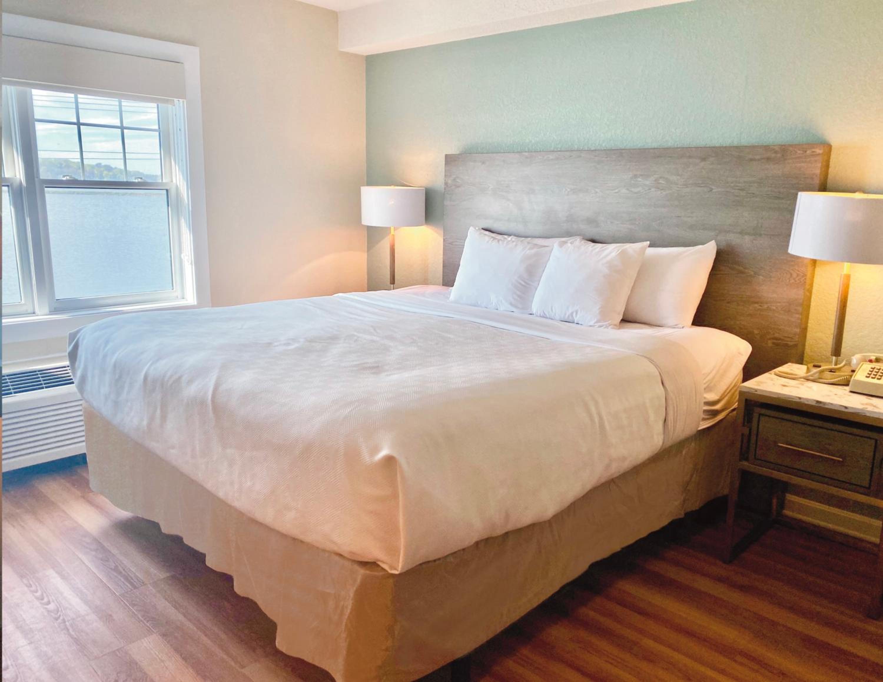 King Suite with Living Room - Suites Building - Photo 5