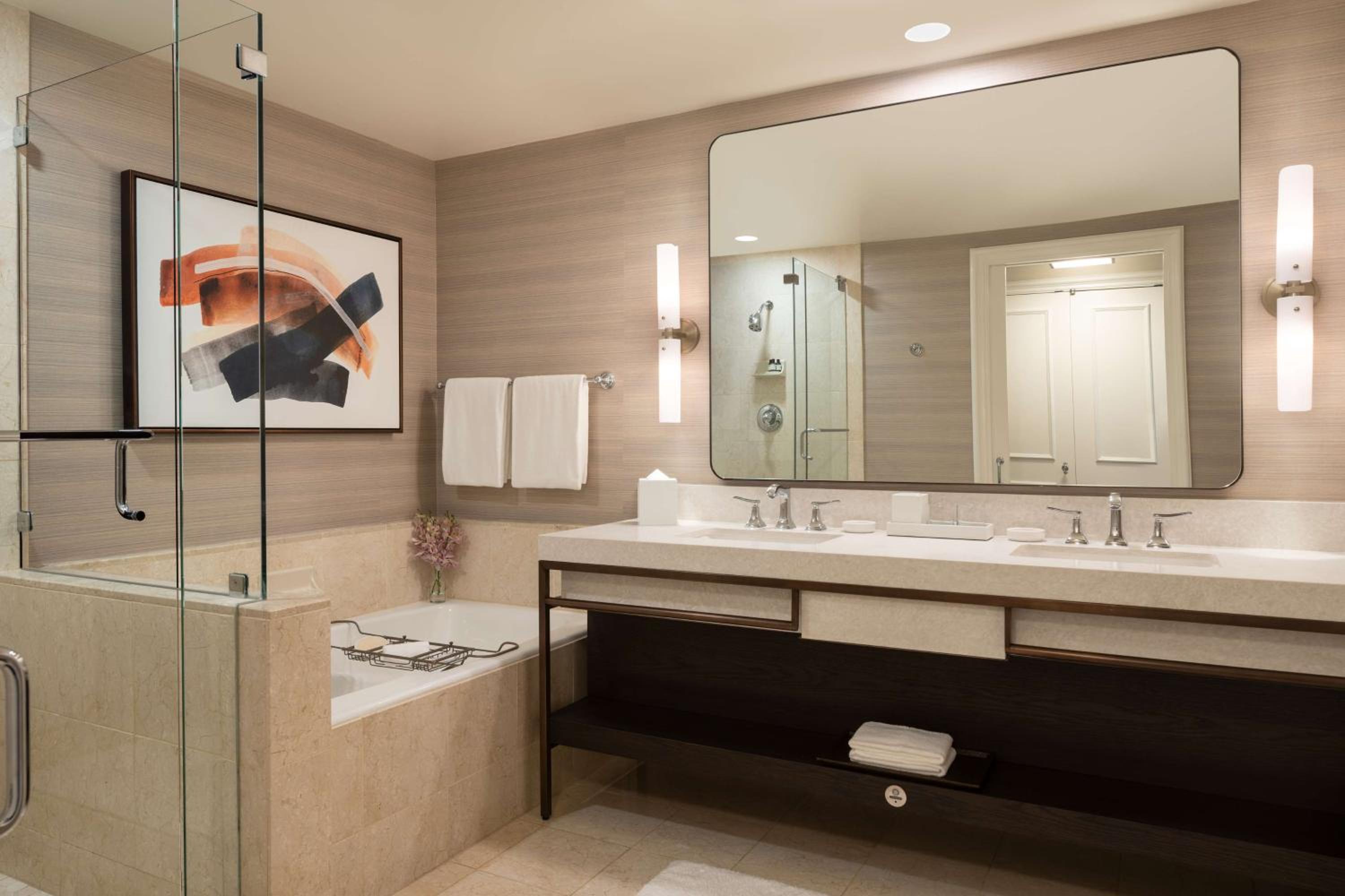 Pool Suite photo 3