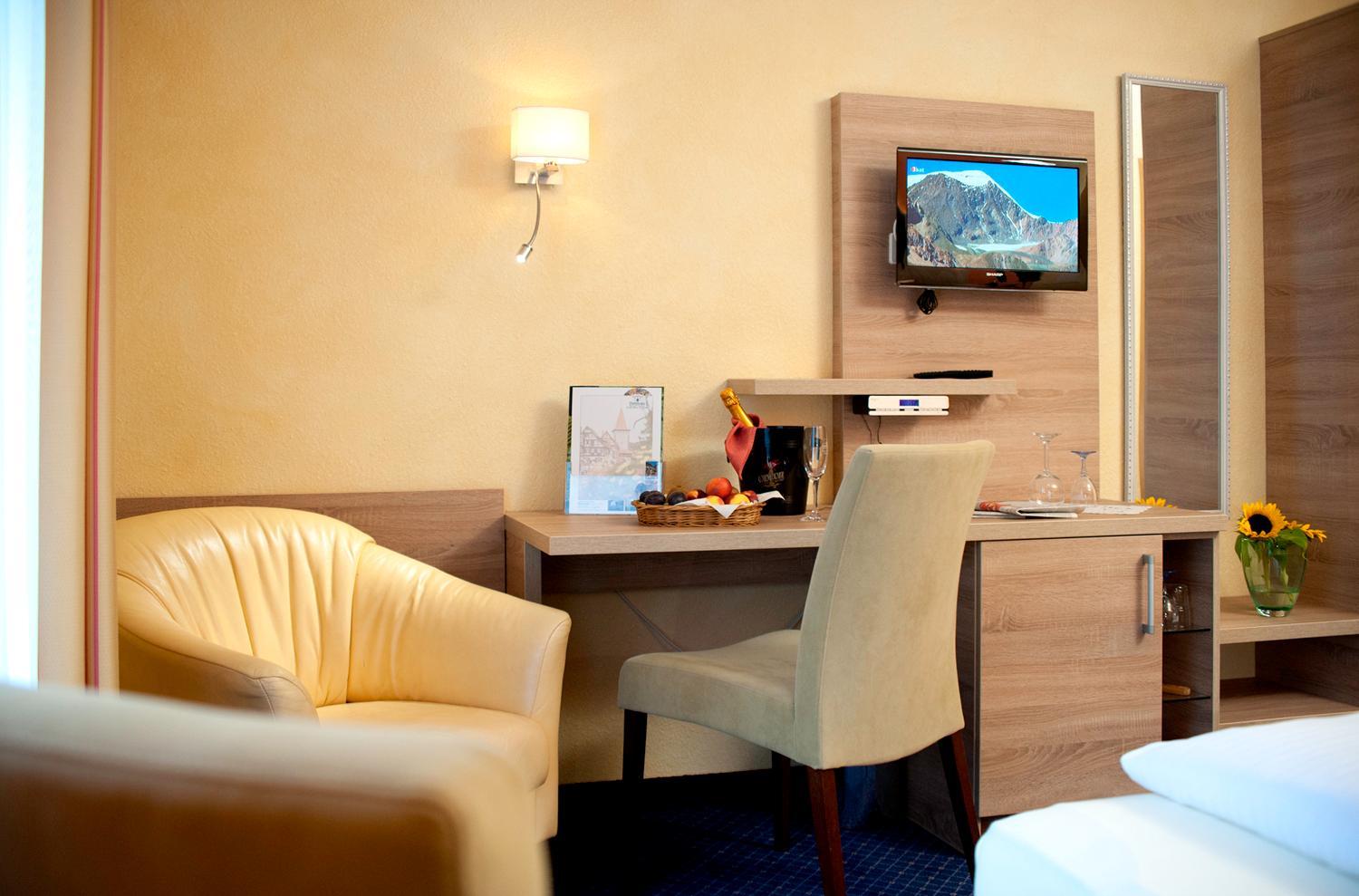 Double Room - Photo 16