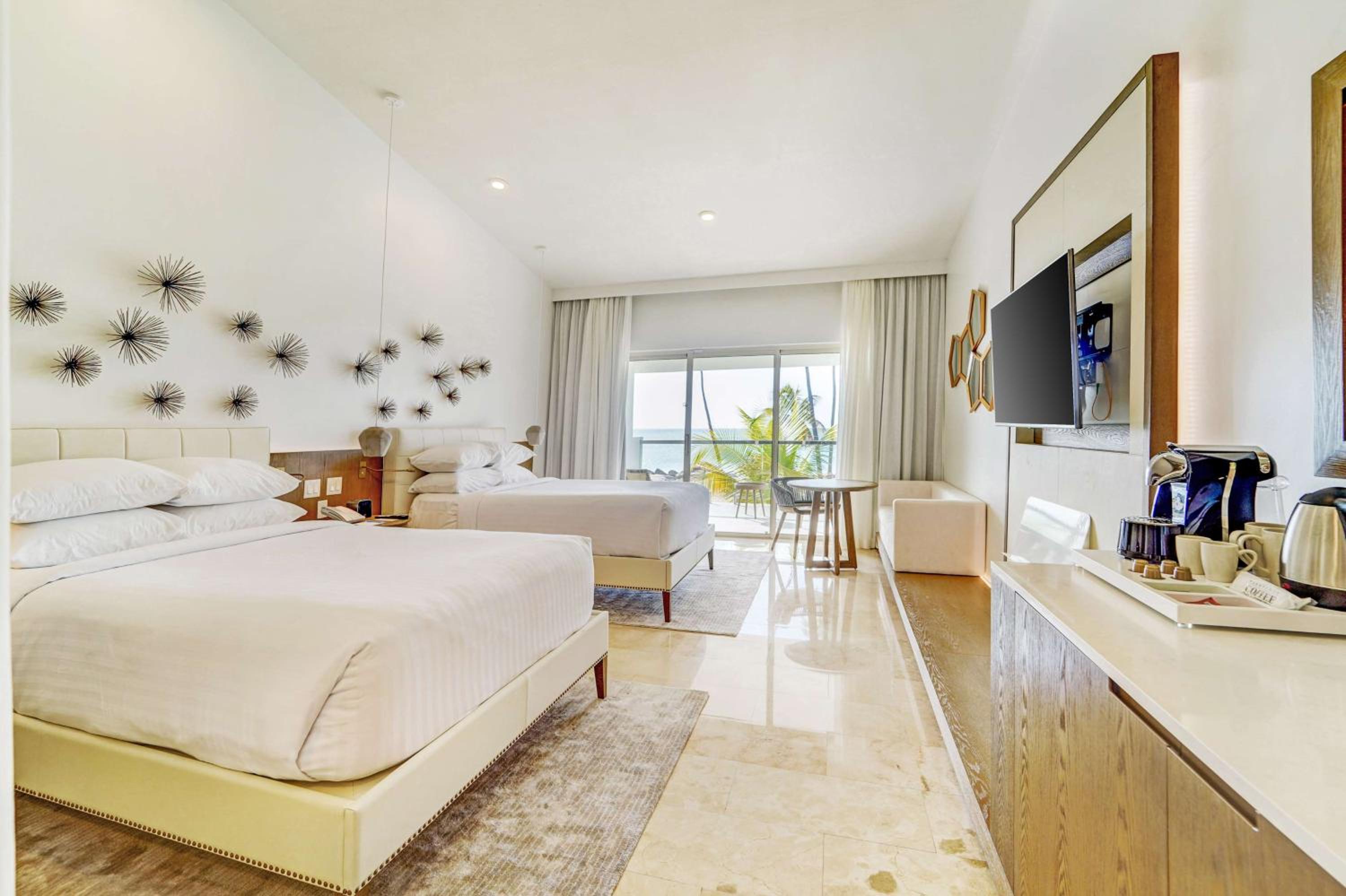 Deluxe Double Room with Two Double Beds - Oceanfront - Photo 5