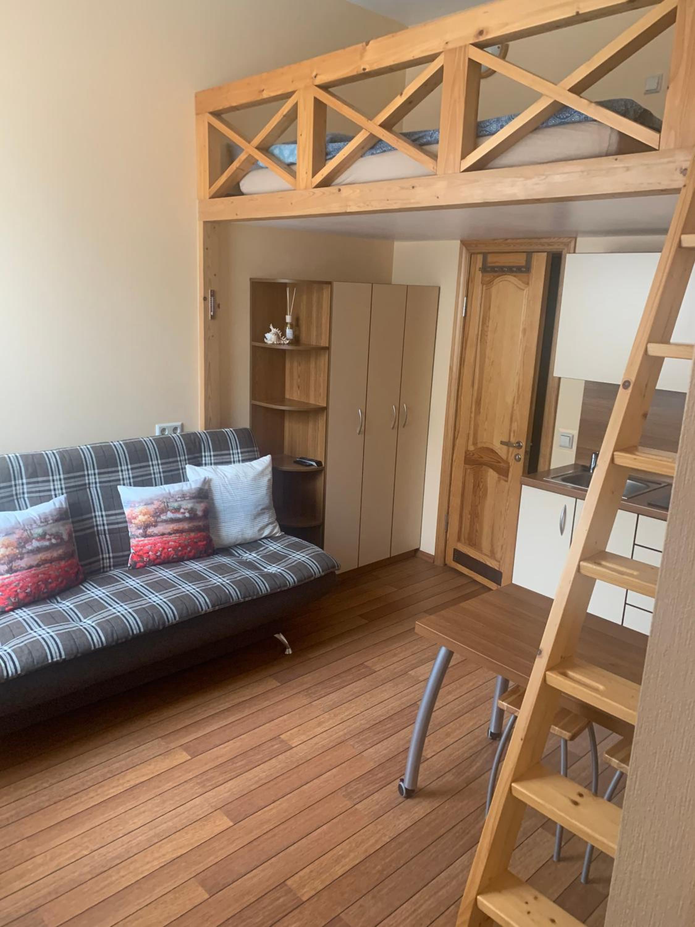 Apartment - Split Level photo 2