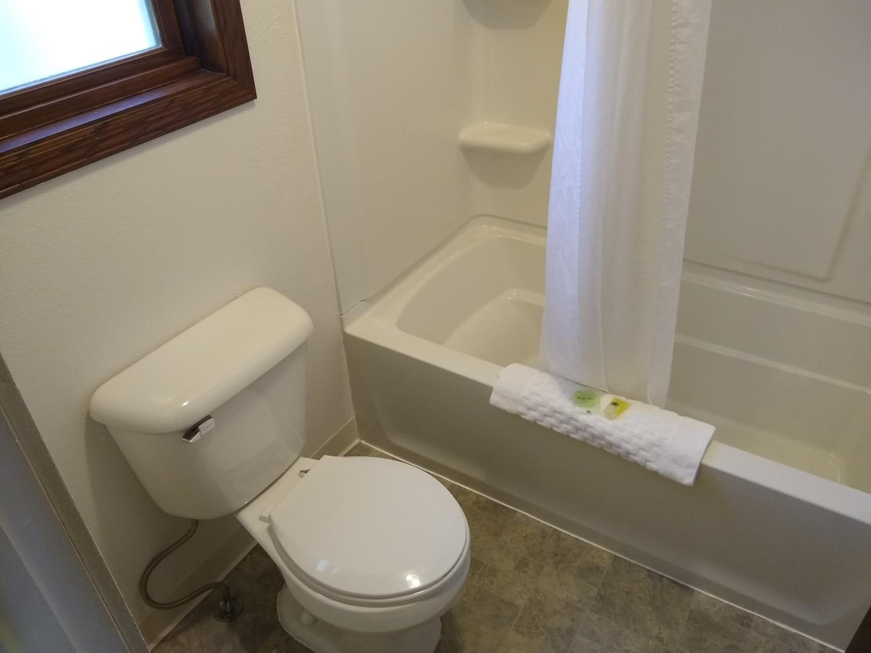 Double Room with Private Bathroom - Photo 4