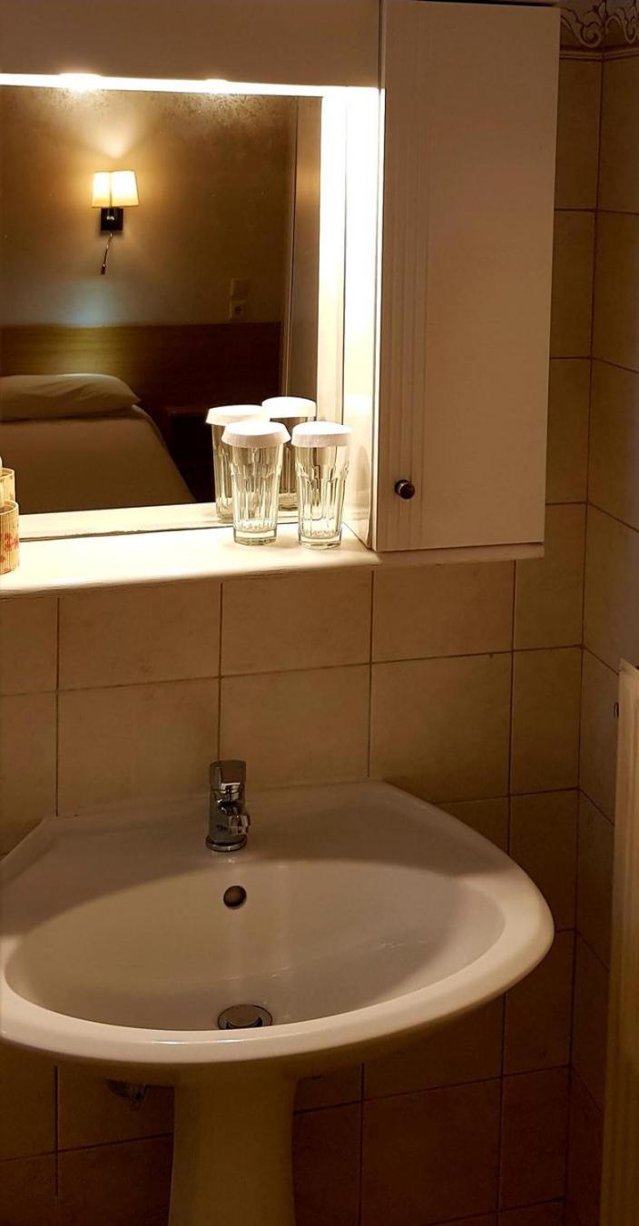 Twin or Double Room - Photo 3