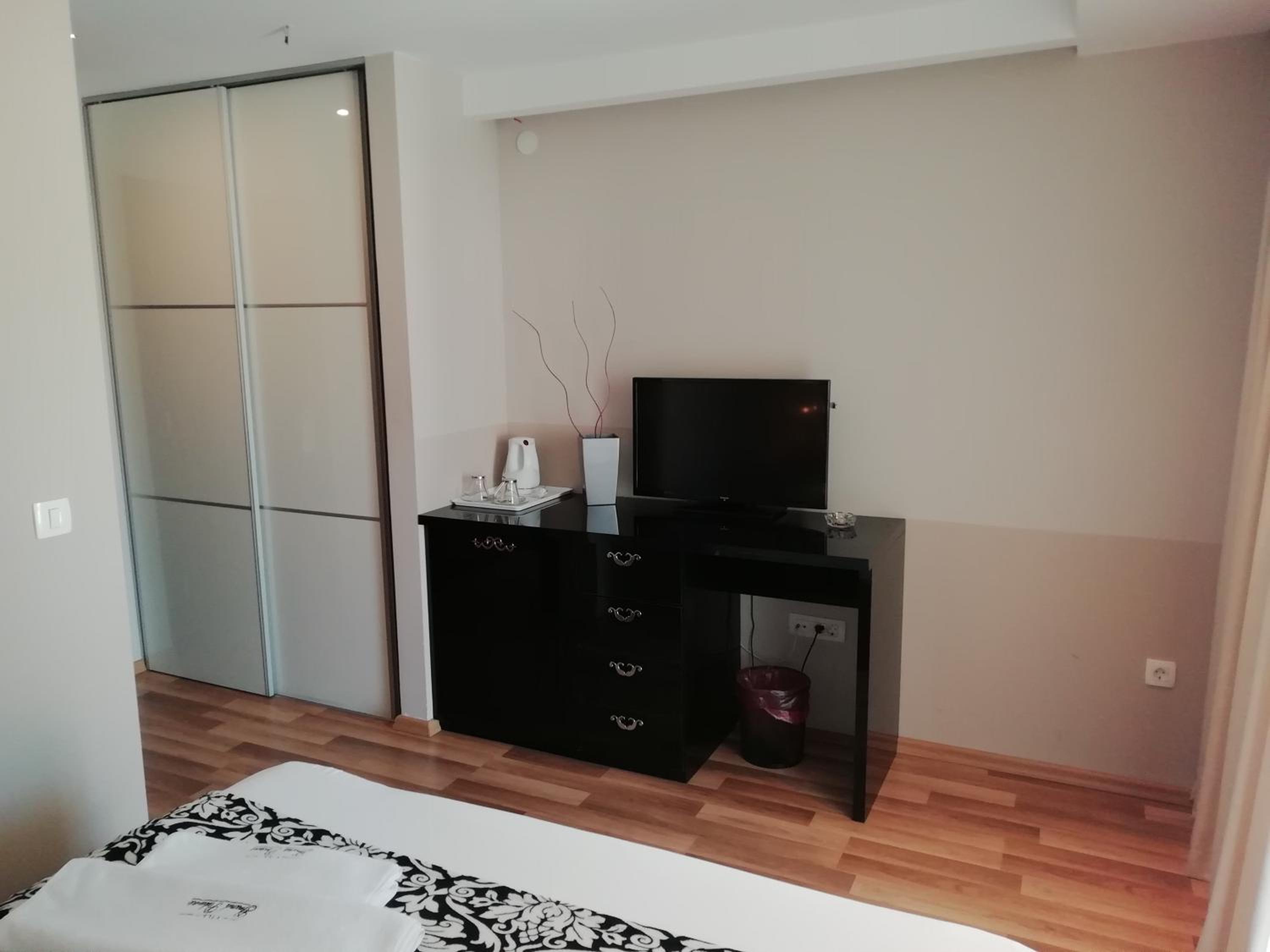 Deluxe Double Room with Balcony - Photo 2