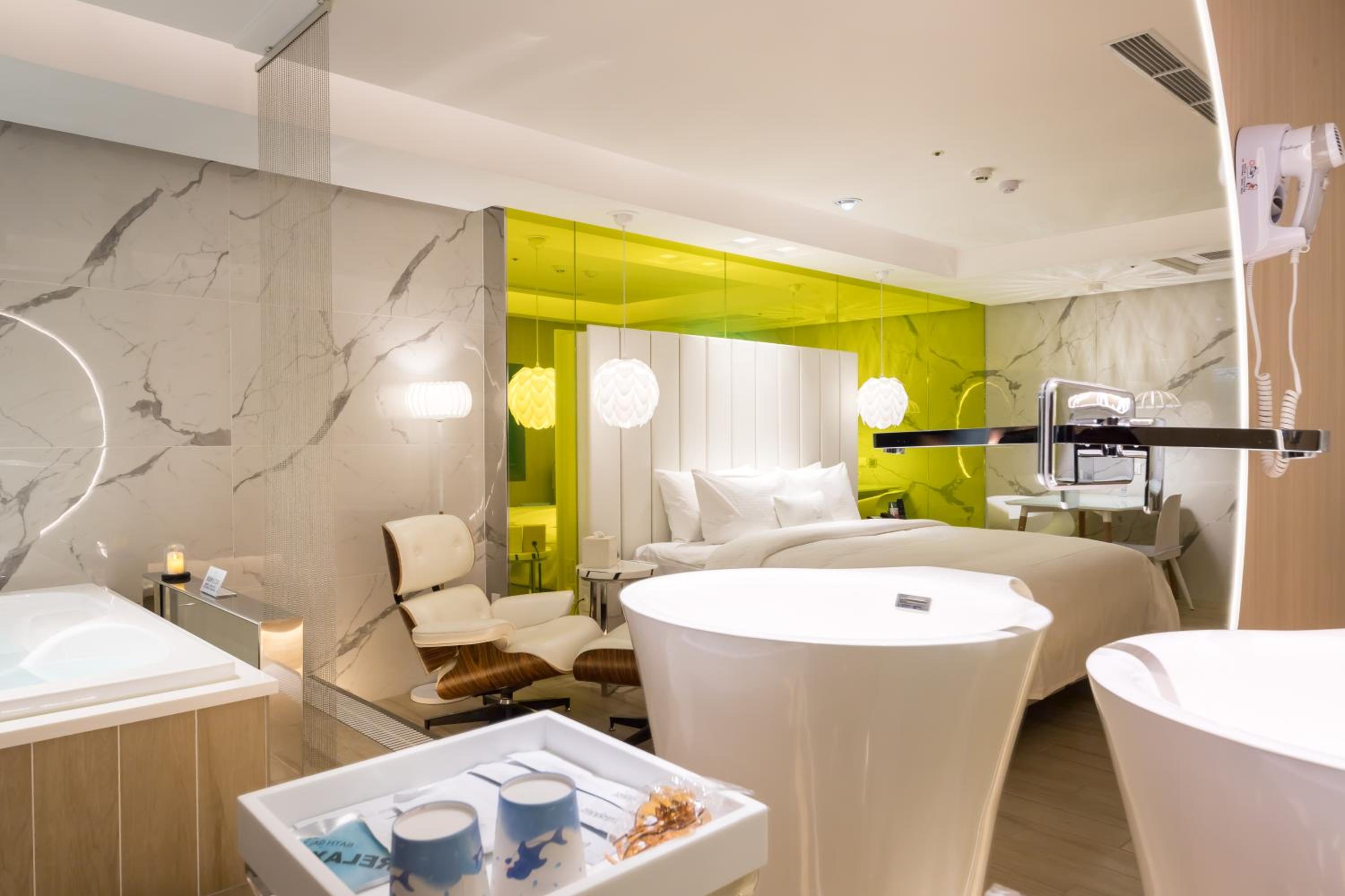 Double Room with Spa Bath photo 3