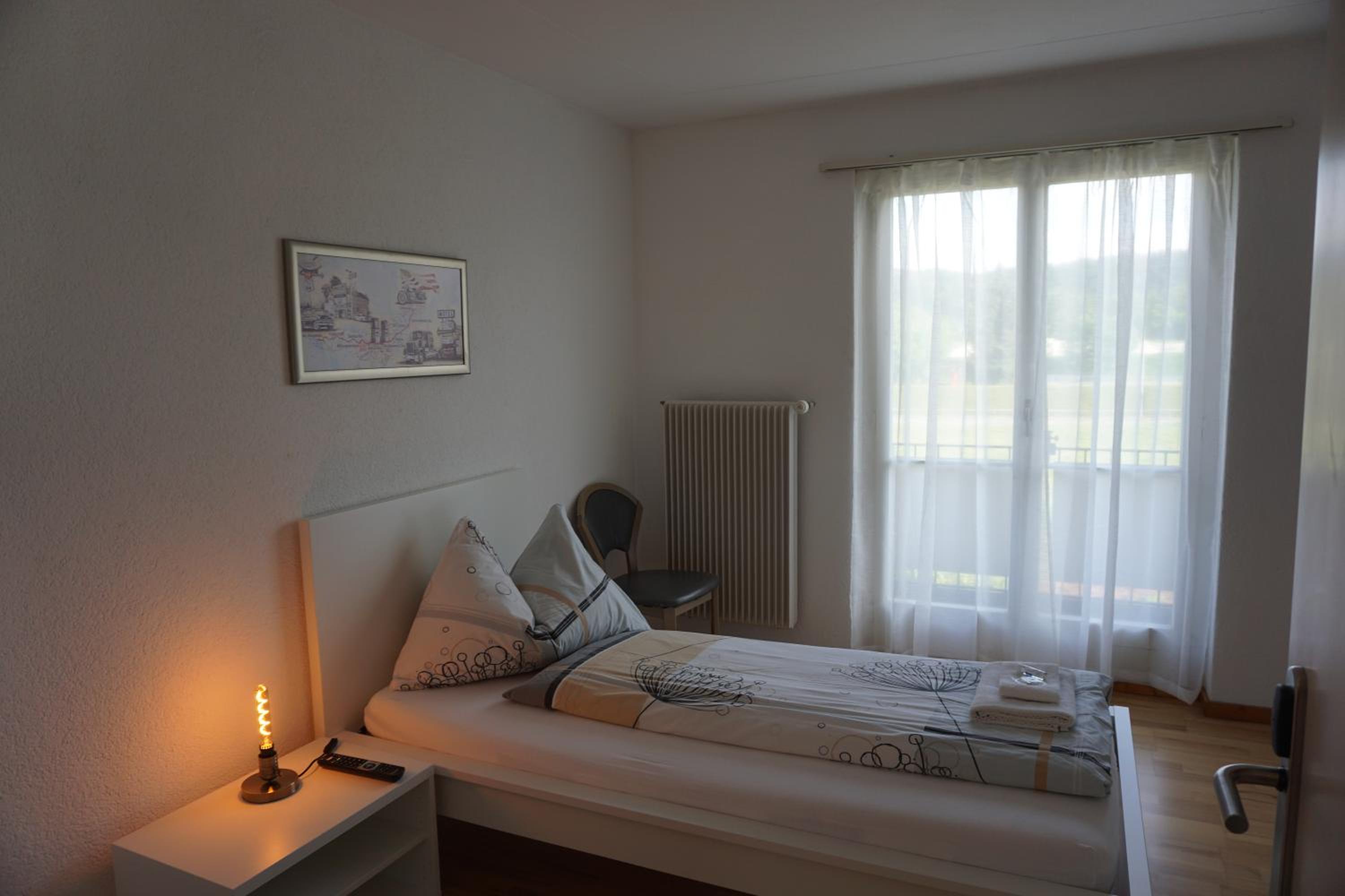 Single Room with Shared Shower and Toilet photo 2