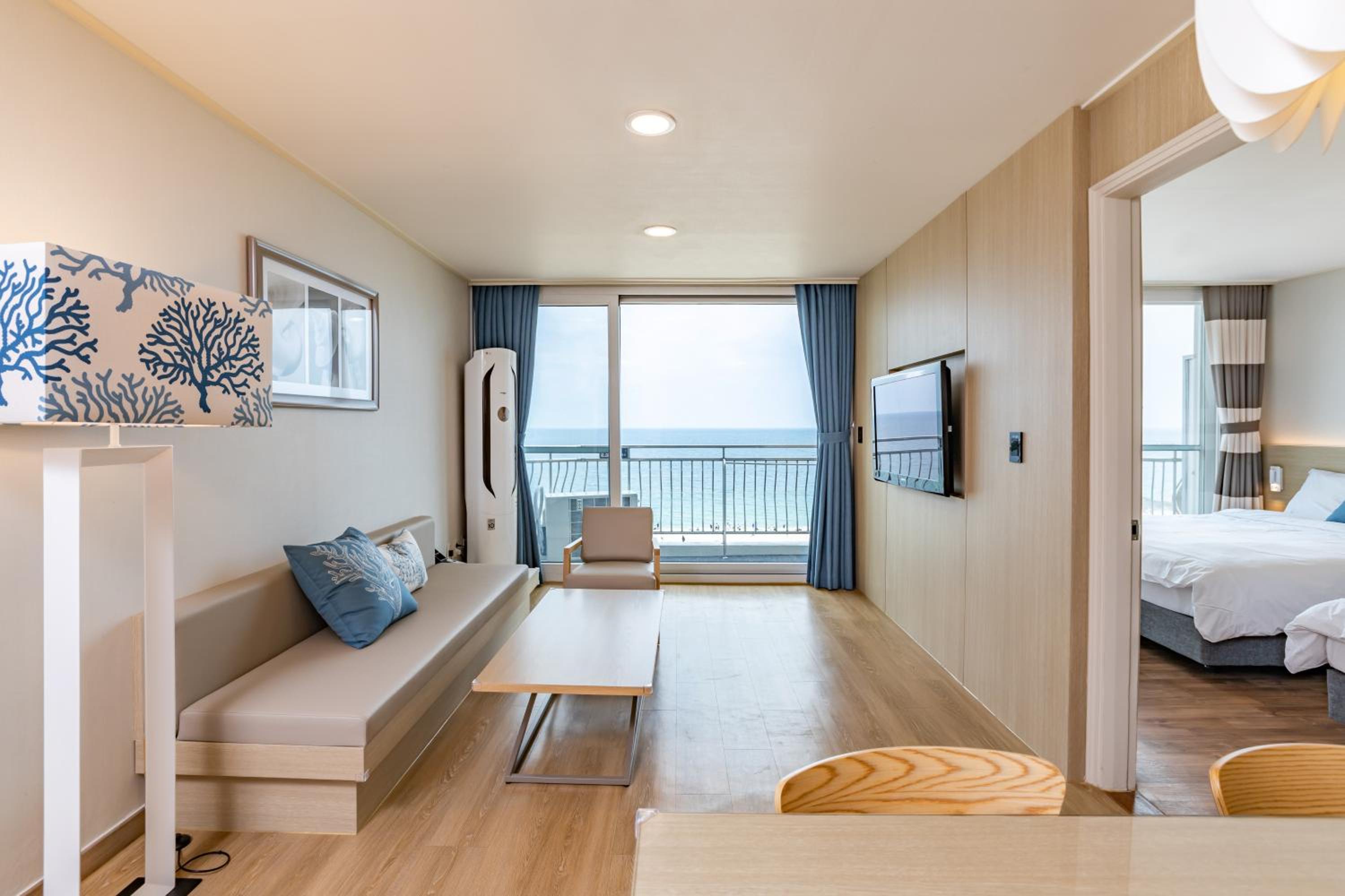 Kensington Deluxe Ocean View (Cooking is not available + renewal) photo 2