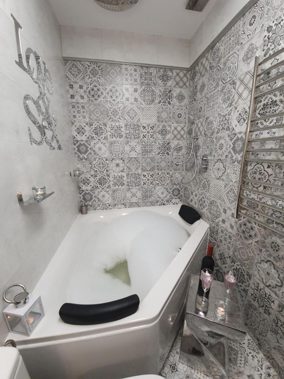 One-Bedroom Apartment - Photo 28