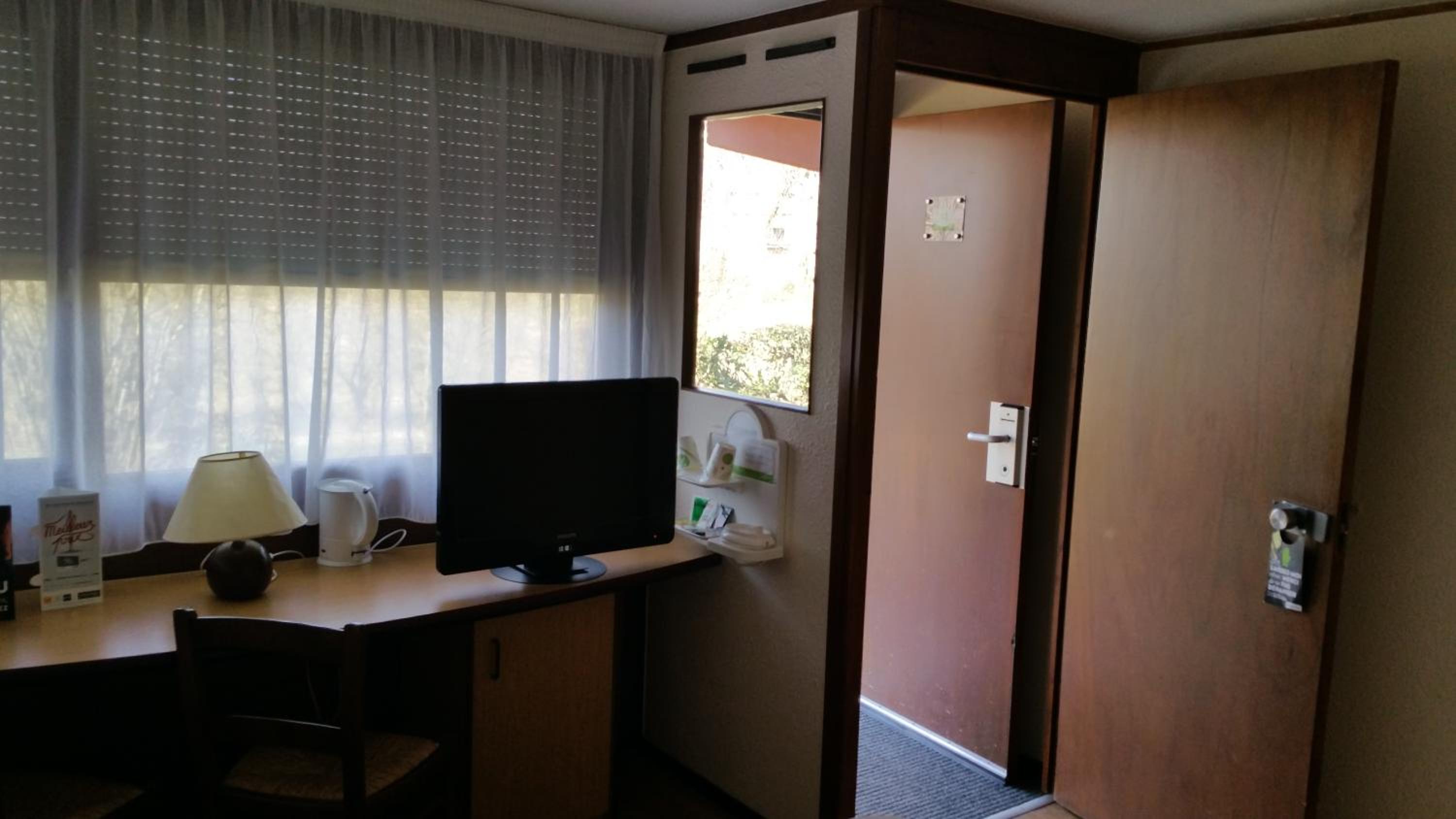 Double Room With One Double Bed And One Junior Bed photo 3