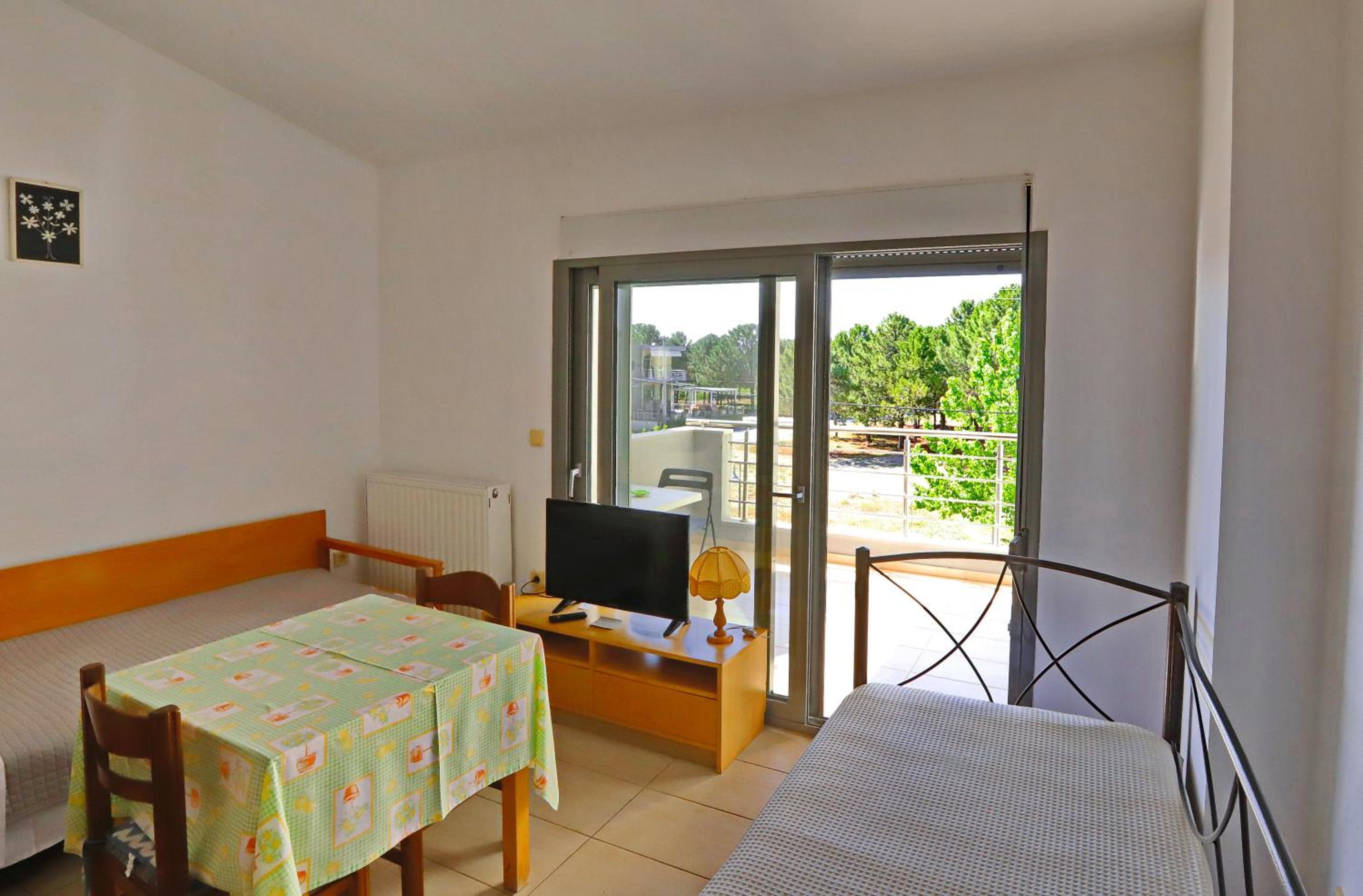 Double Room with Balcony and Sea View - Photo 11