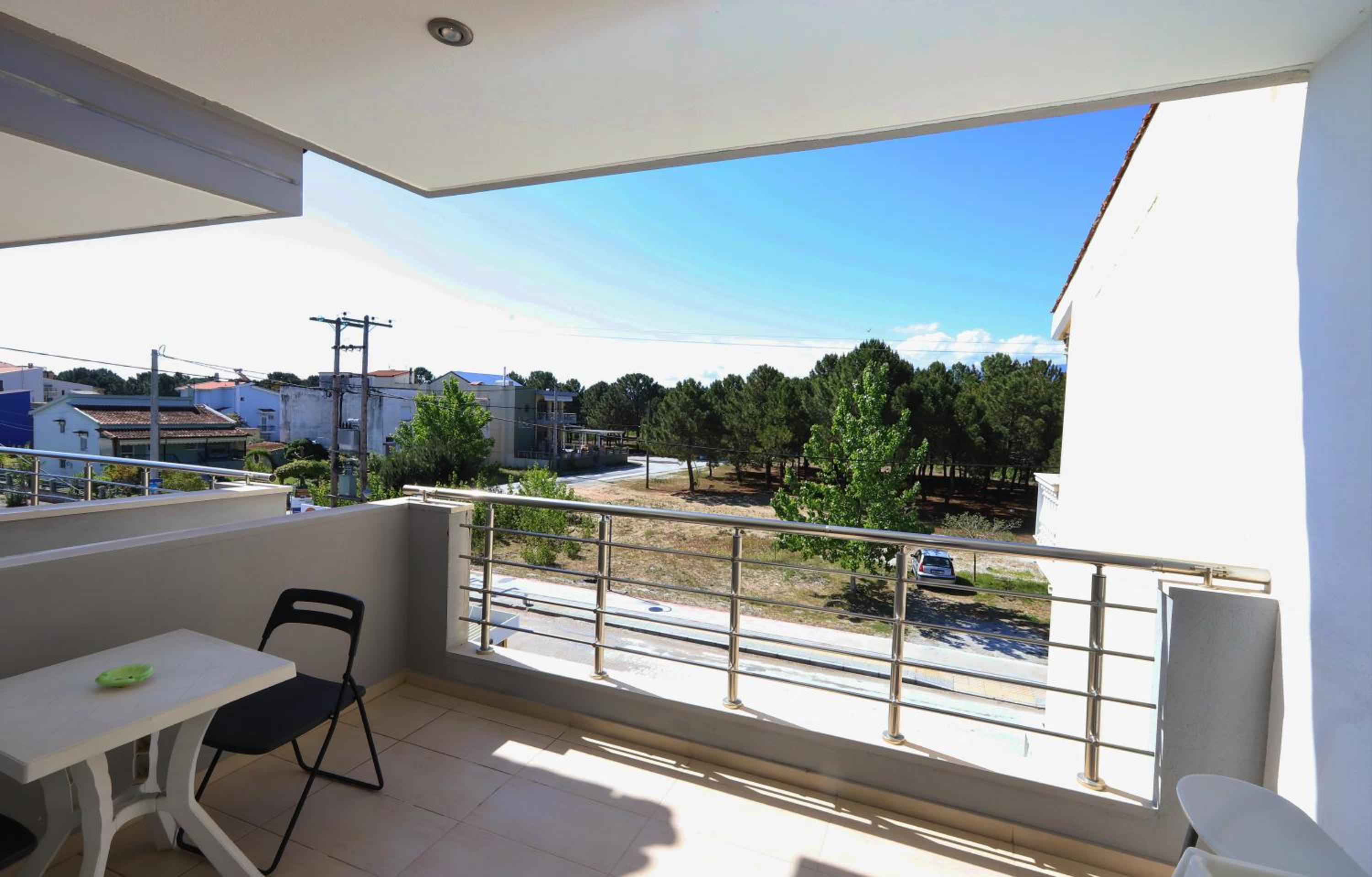Double Room with Balcony and Sea View - Photo 13