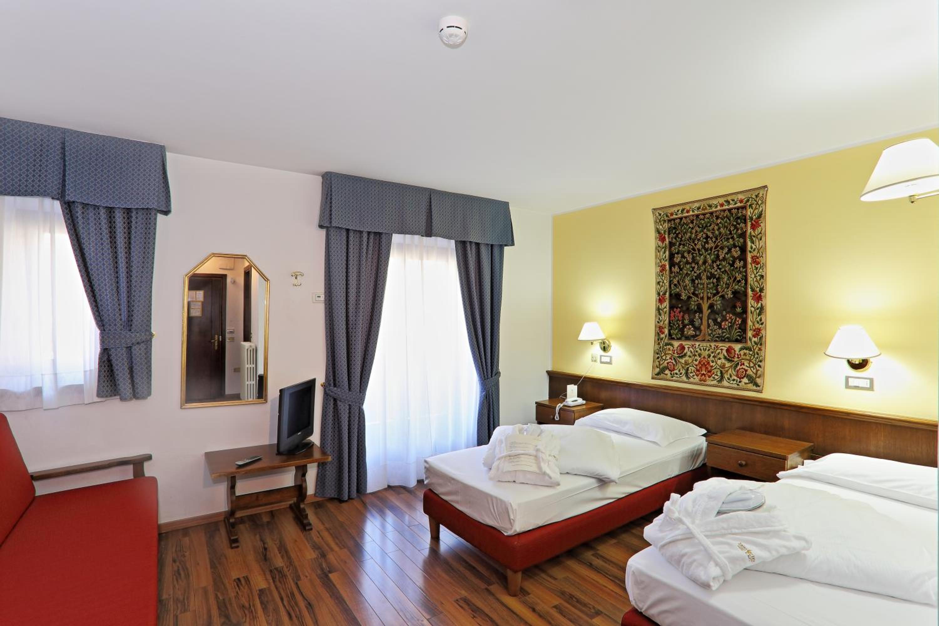 Classic Double or Twin Room - Photo 3
