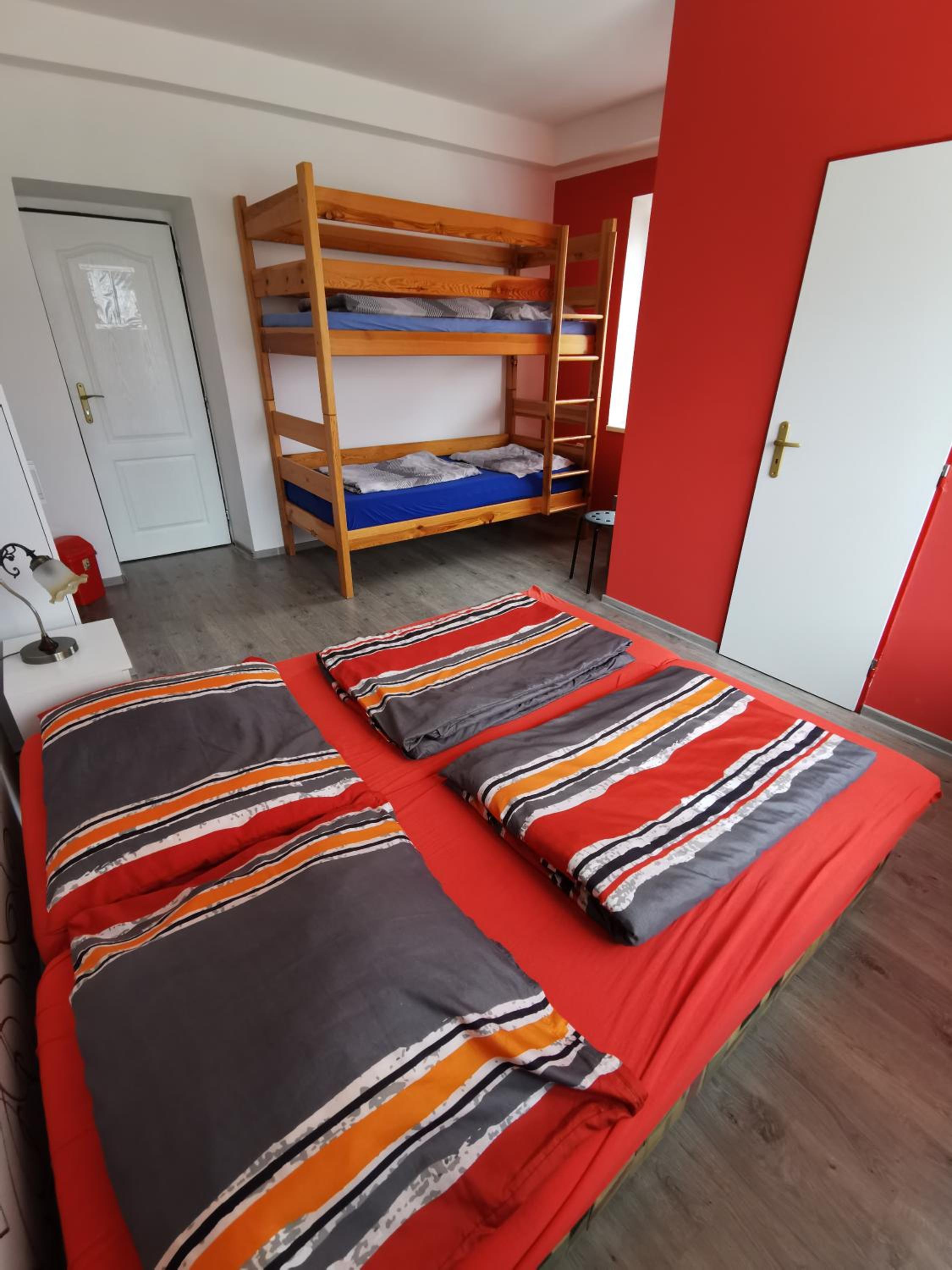 Quadruple Room with Private Bathroom - Photo 12