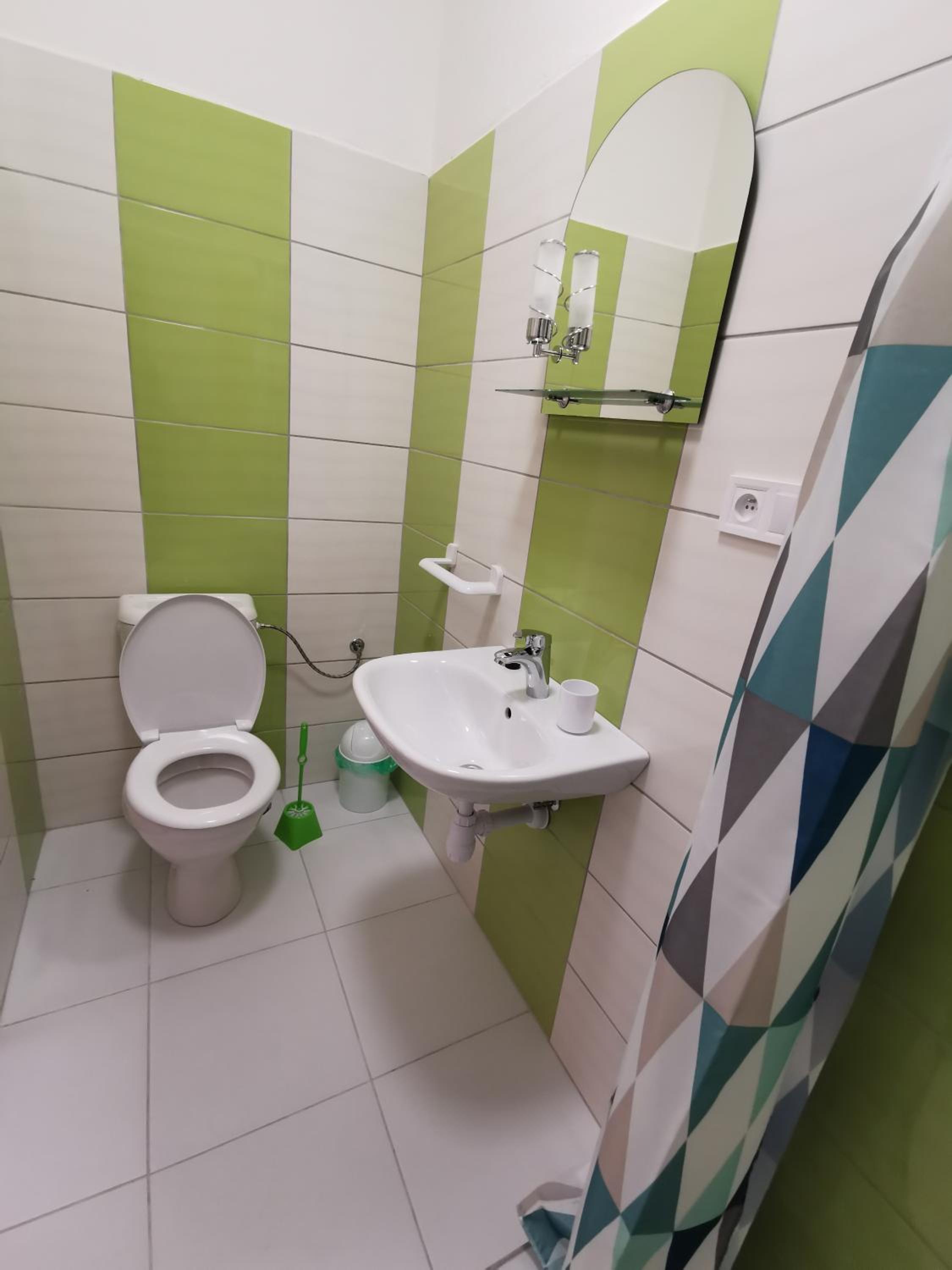 Quadruple Room with Private Bathroom - Photo 14